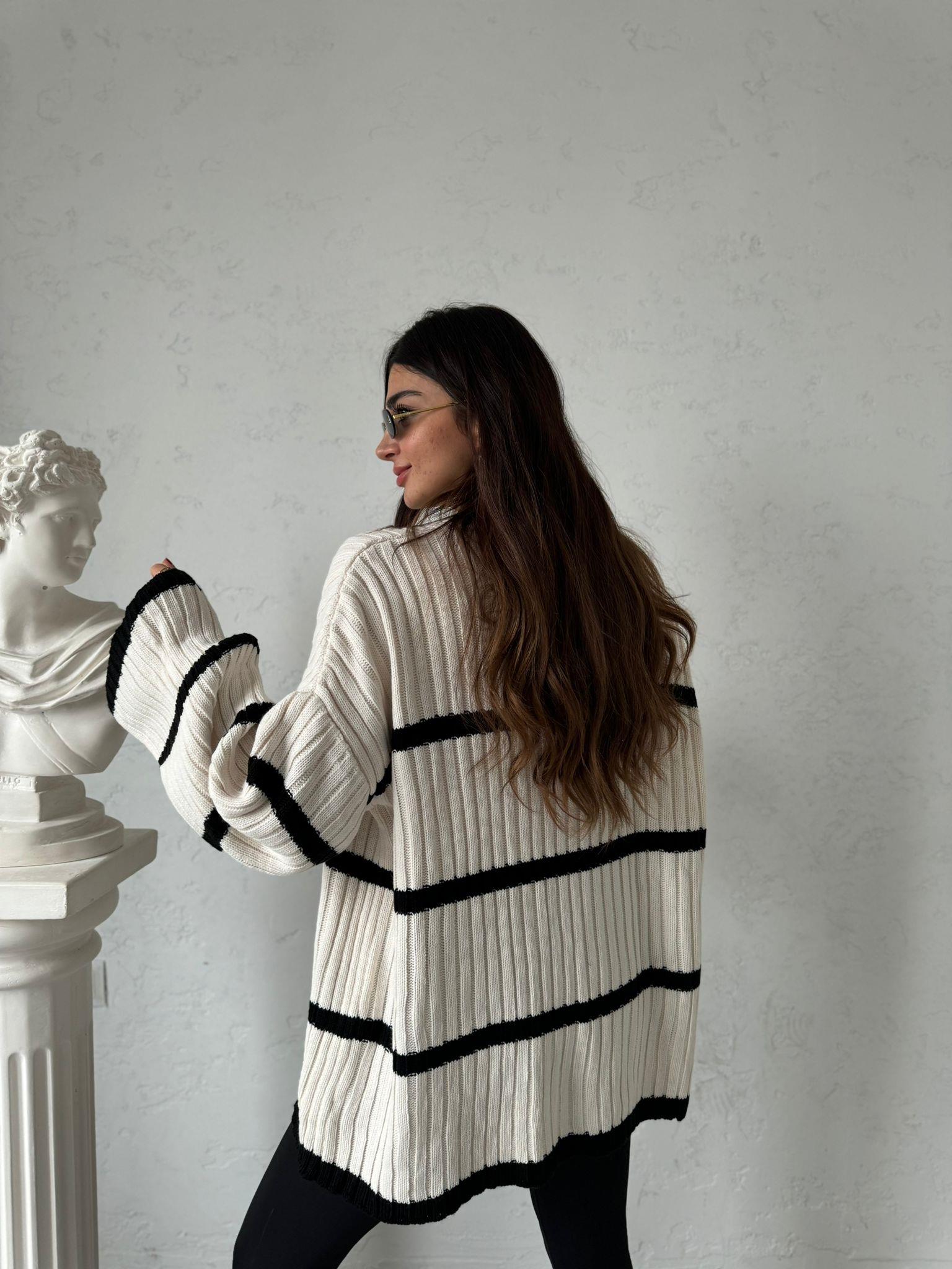 Krem Siyah Detaylı Oversize Kazak