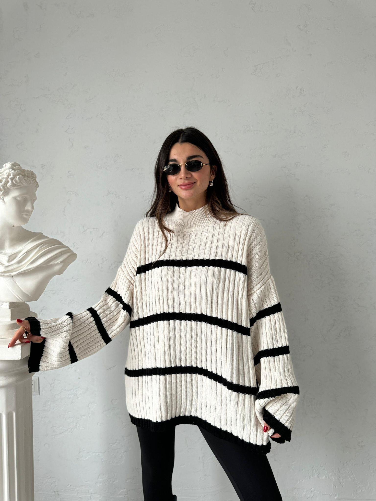Krem Siyah Detaylı Oversize Kazak