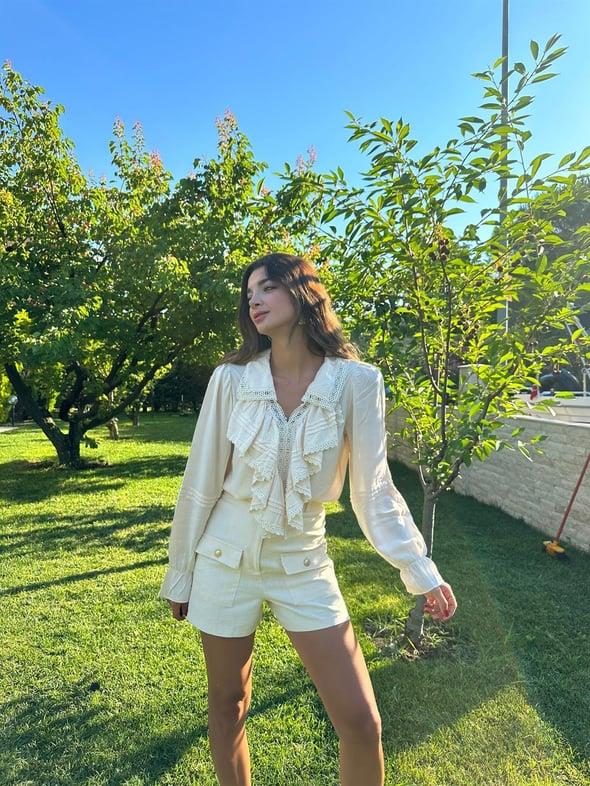 Krem Yakası Fırfırlı Jalia Bluz