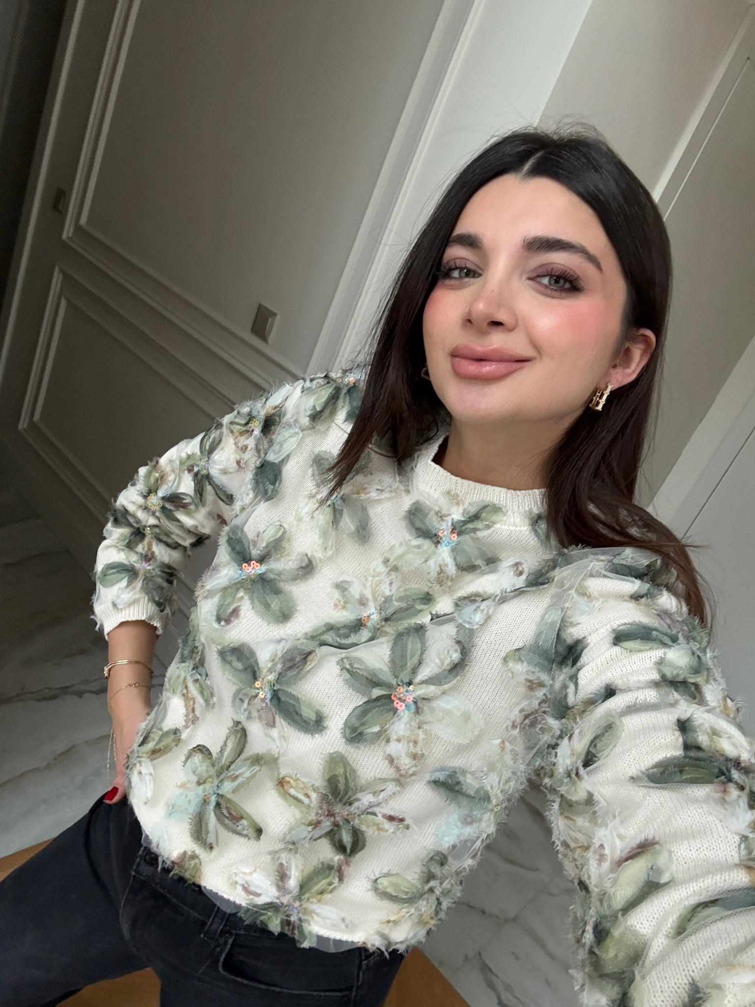 Krem Yeşil Çiçekli Tasarım Kazak