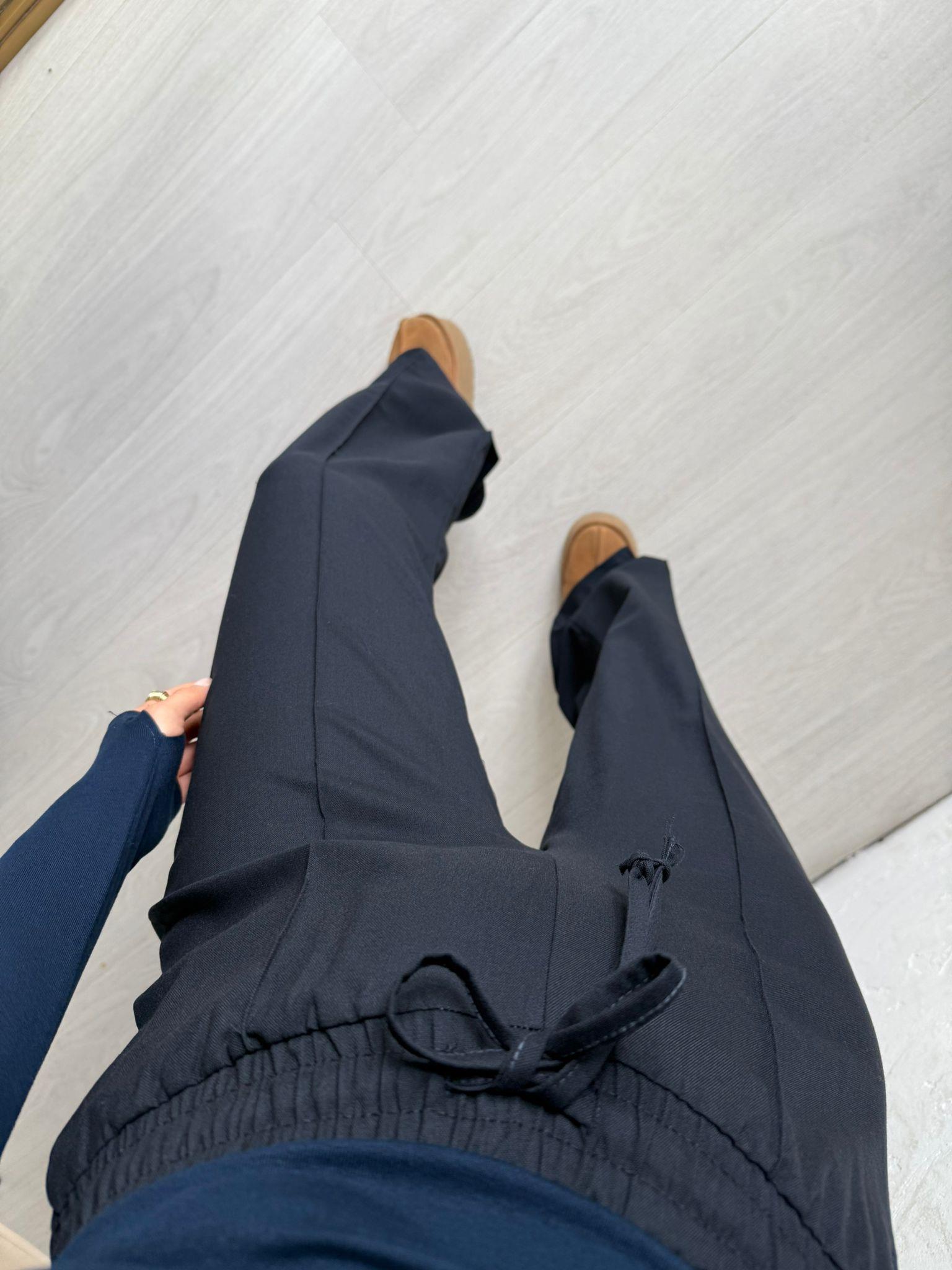 Lacivert Biye Detaylı Beli Lastikli Pantolon