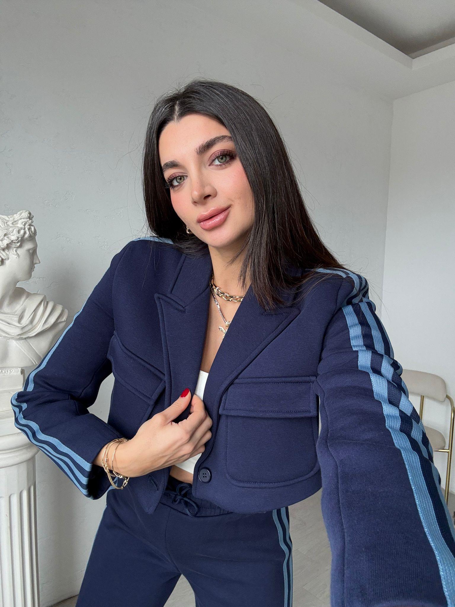 Lacivert Şerit Detaylı Tek Düğmeli Crop Ceket Takım