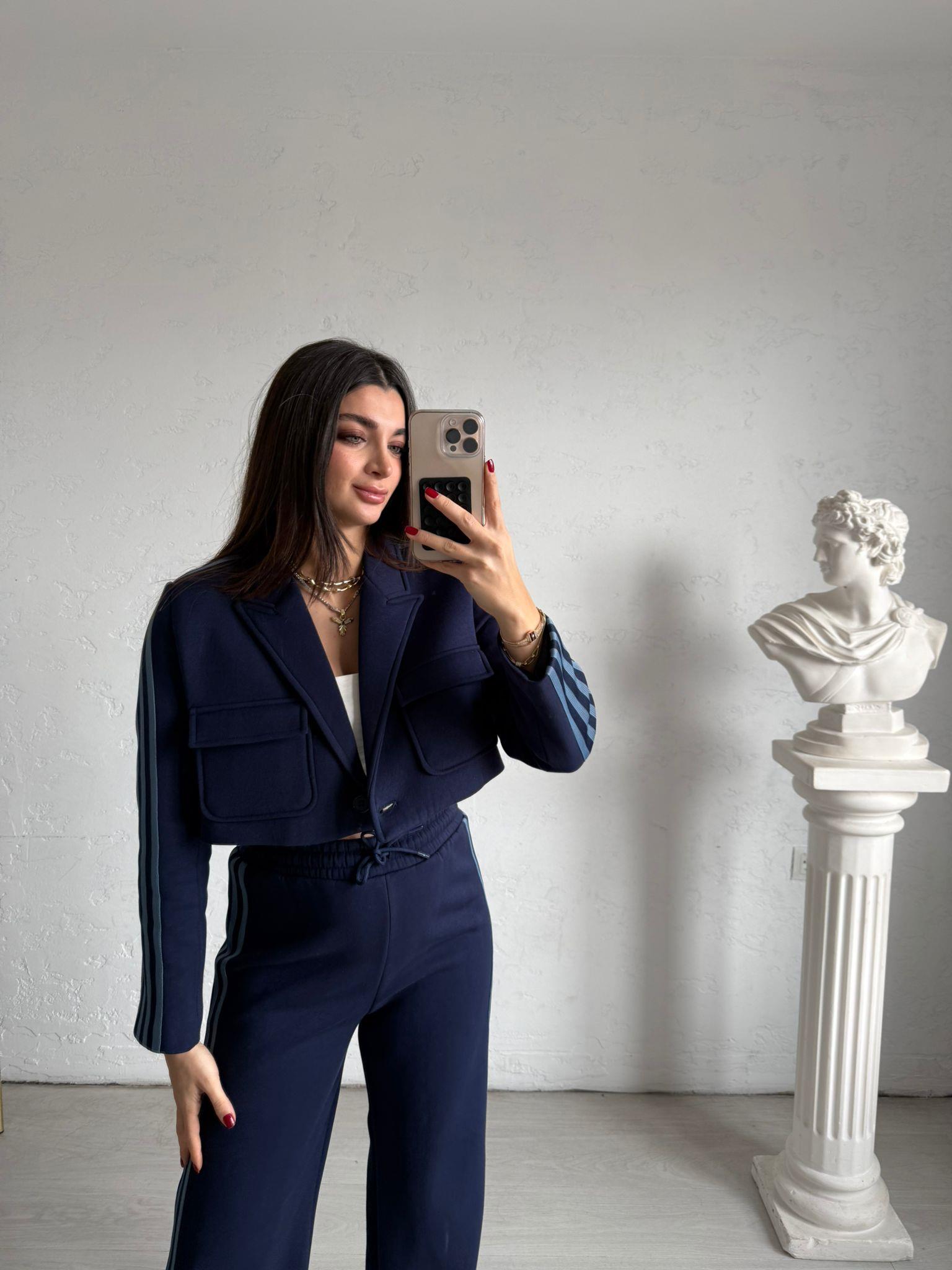 Lacivert Şerit Detaylı Tek Düğmeli Crop Ceket Takım