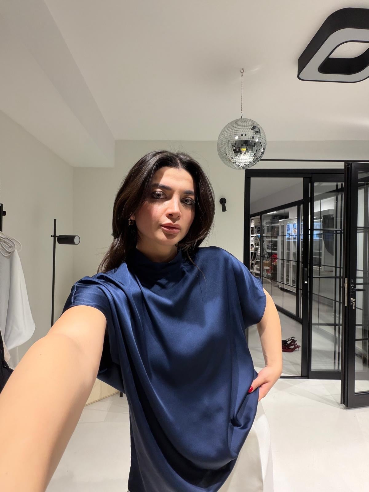 Lacivert Yarasa Kol Saten Bluz