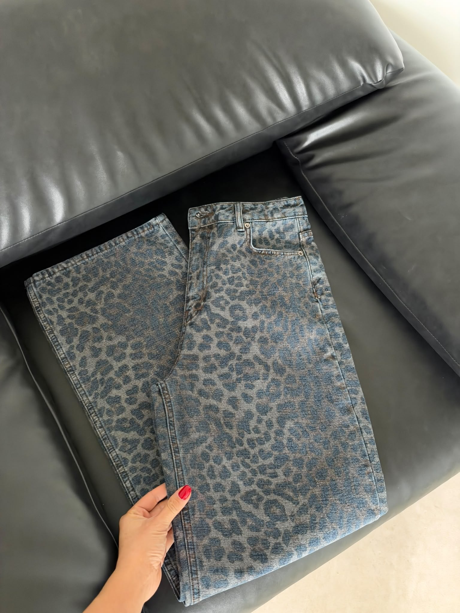 Leopar Desenli Yıkamalı Jean