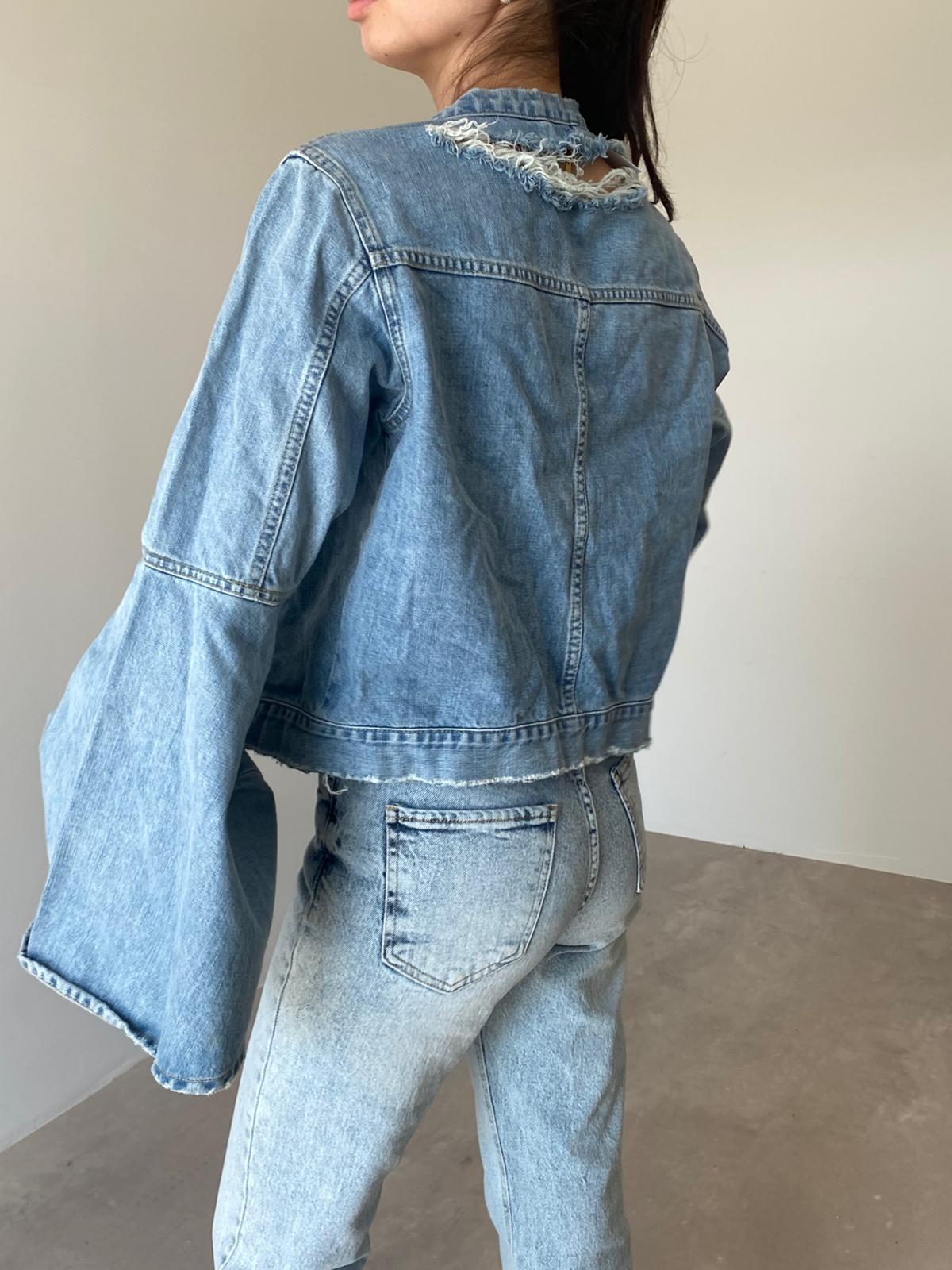 Mavi Yırtık Detaylı Denim Ceket