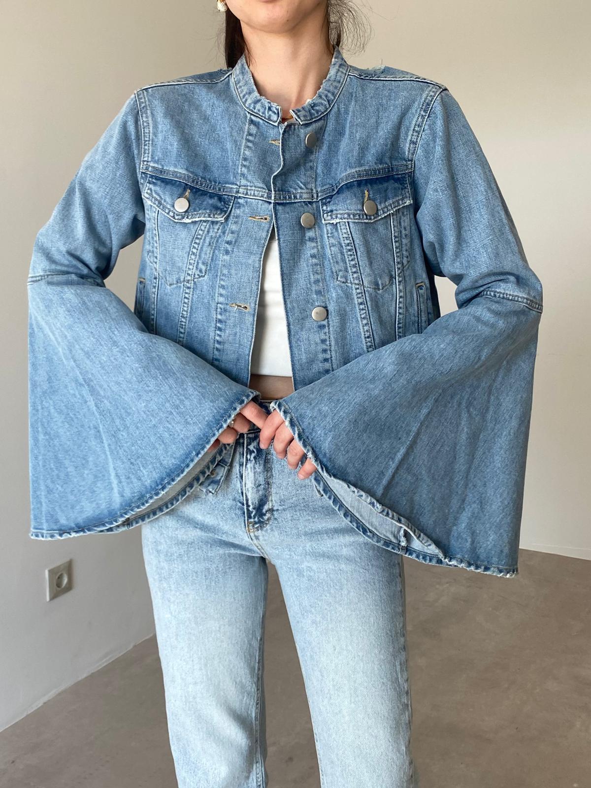 Mavi Yırtık Detaylı Denim Ceket