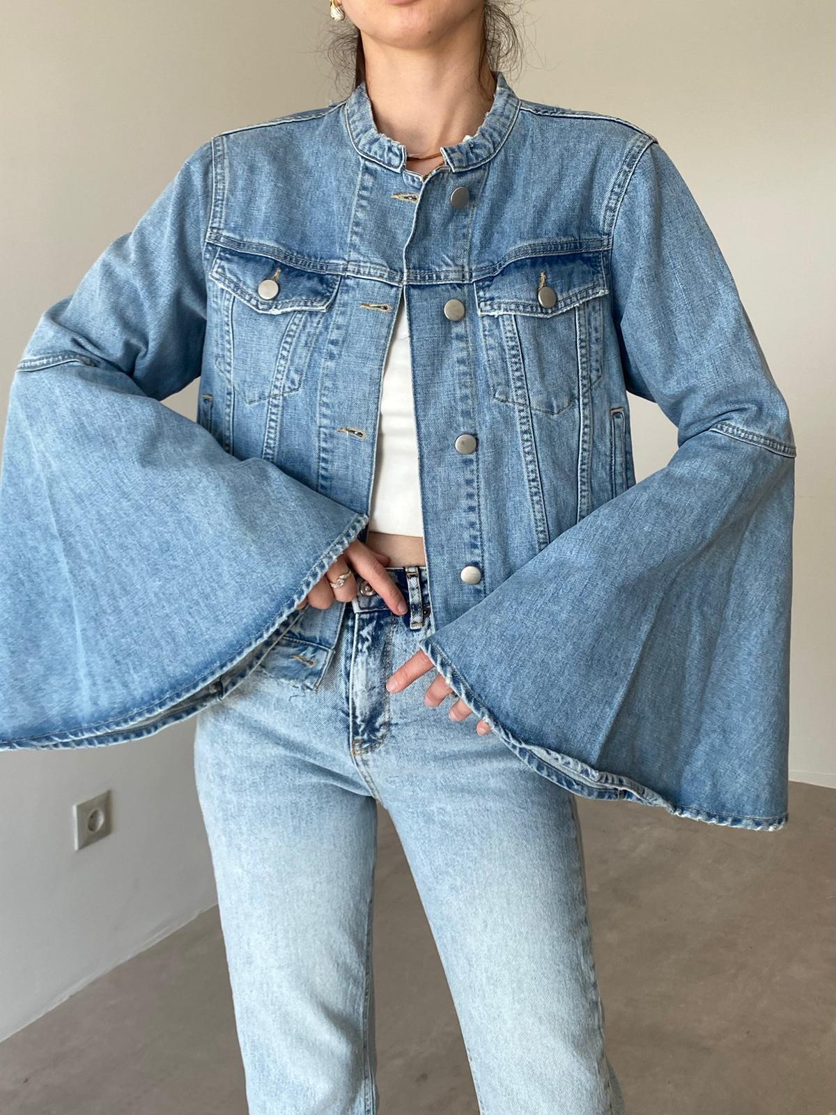 Mavi Yırtık Detaylı Denim Ceket