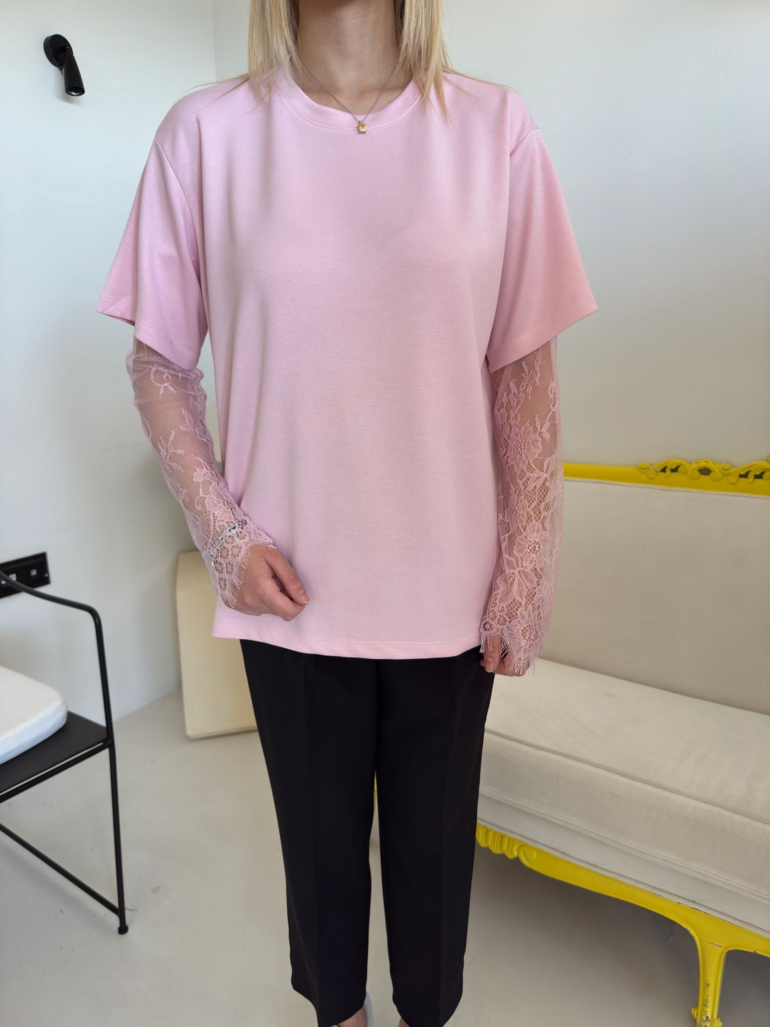 Pembe Kolu Dantelli Tişört Bluz