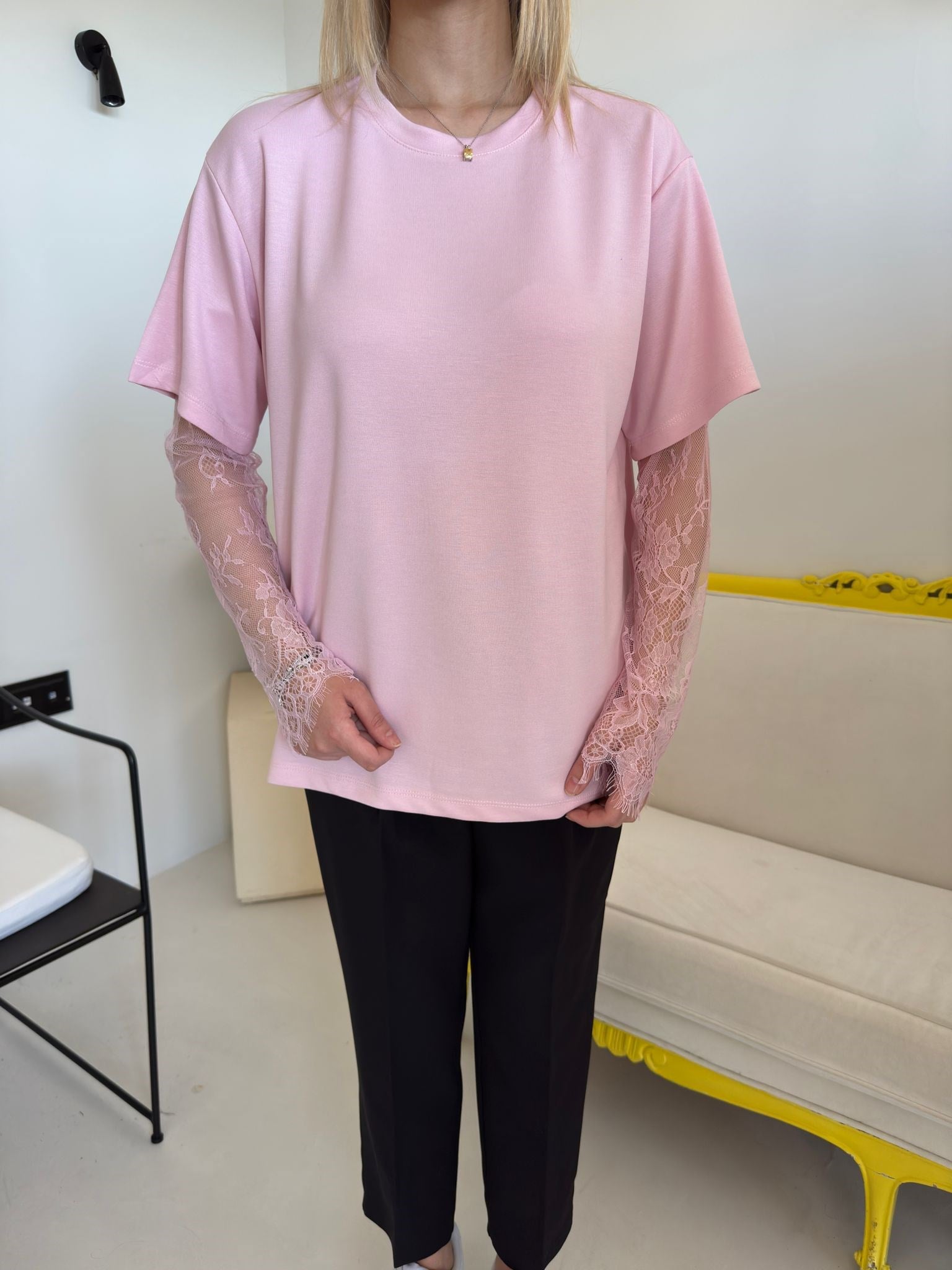 Pembe Kolu Dantelli Tişört Bluz
