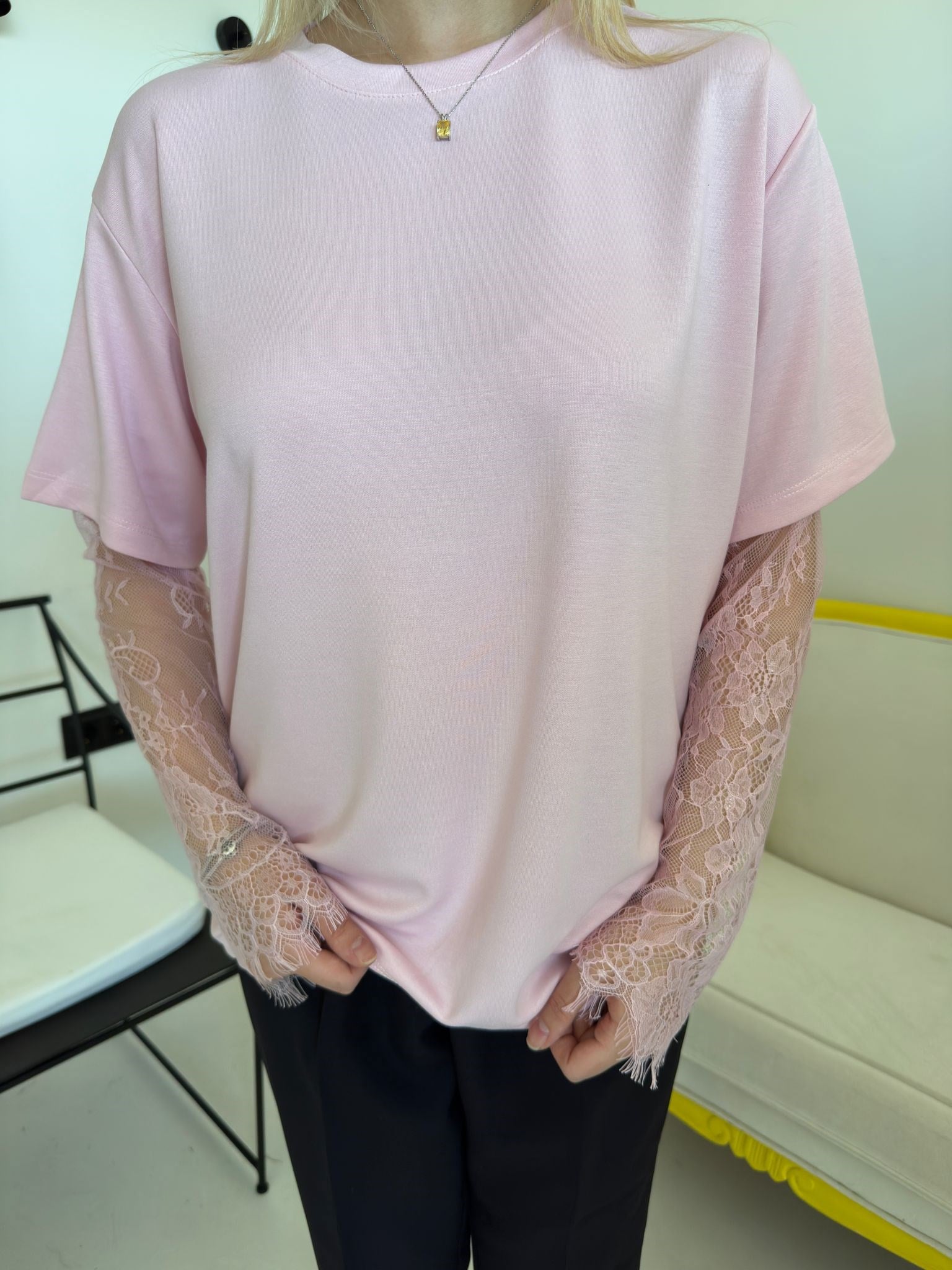 Pembe Kolu Dantelli Tişört Bluz