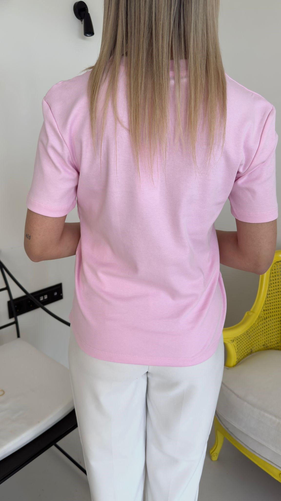 Pembe Marka Model Mila Tişört