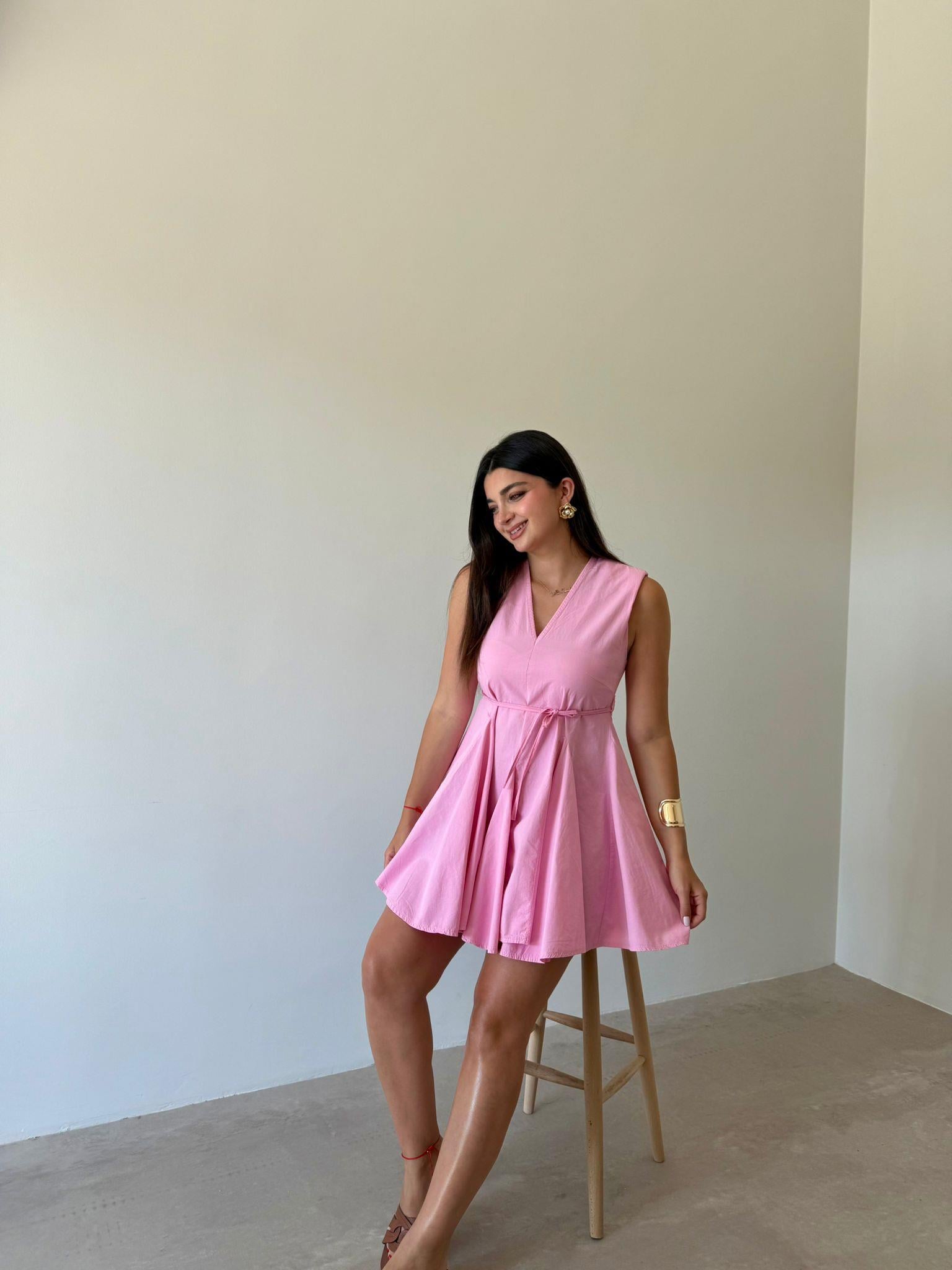 Pembe Vatkalı V Yaka Volanlı Elbise