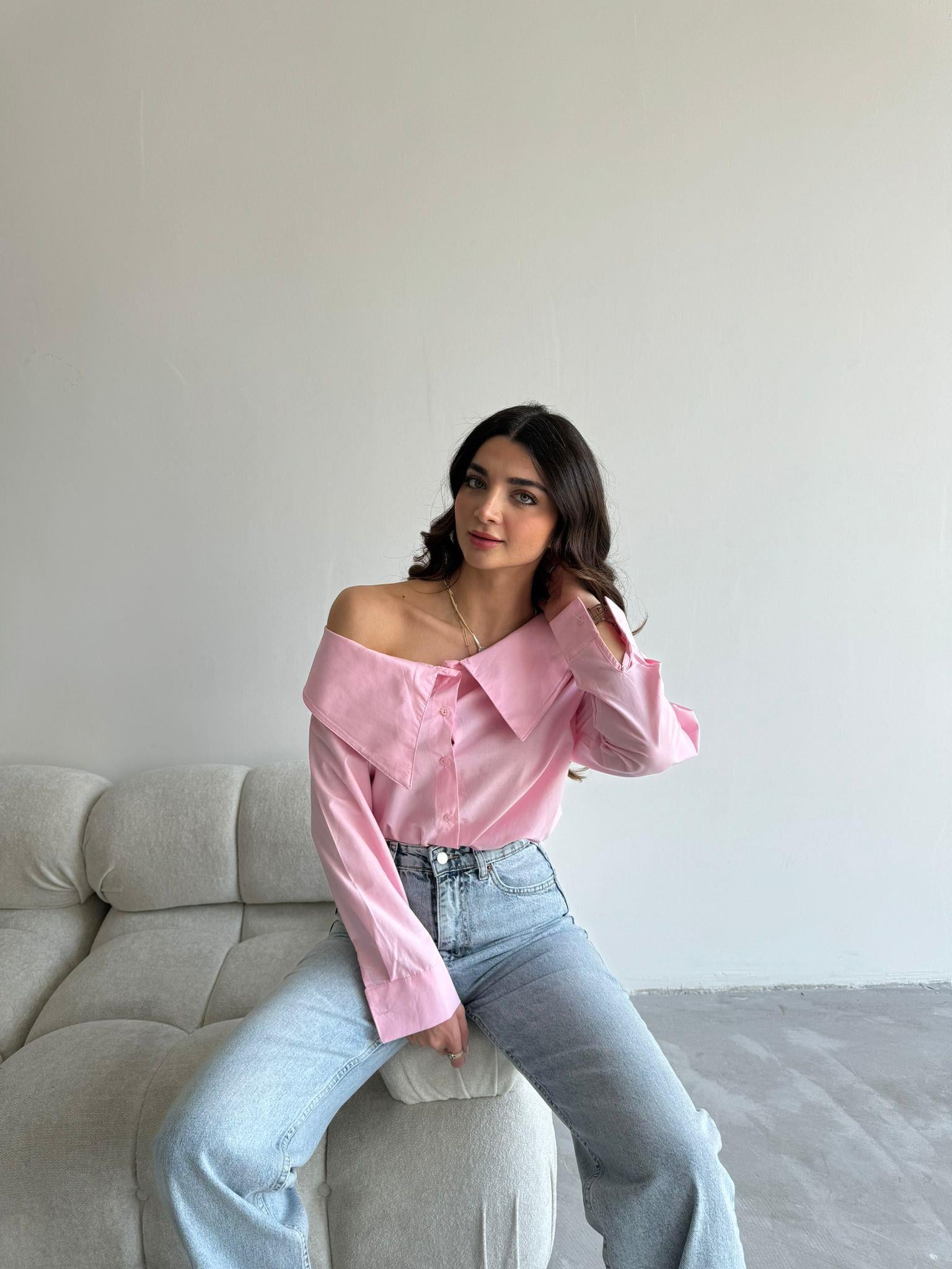 Pembe Yaka Detaylı Tasarım Gömlek