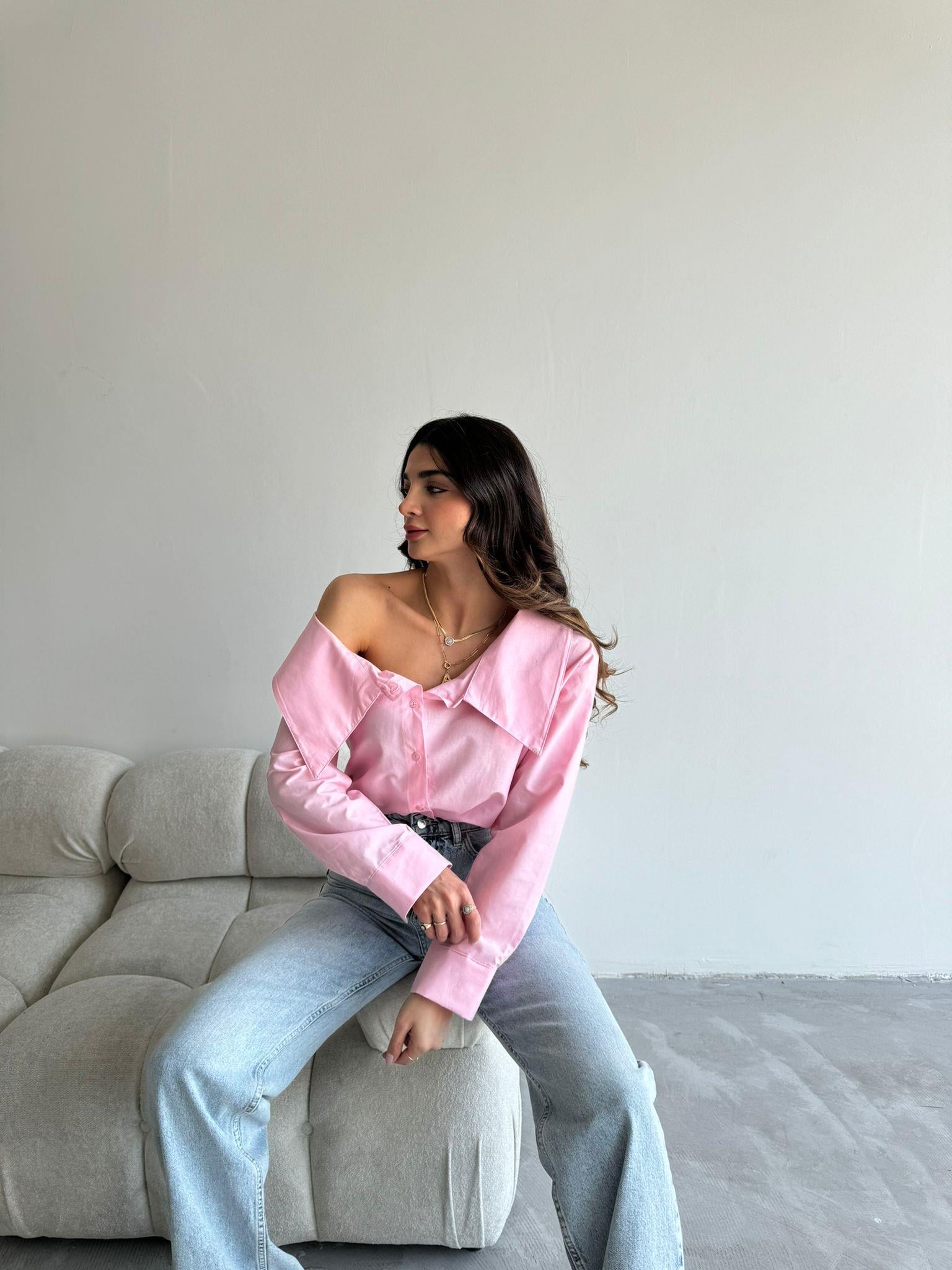 Pembe Yaka Detaylı Tasarım Gömlek