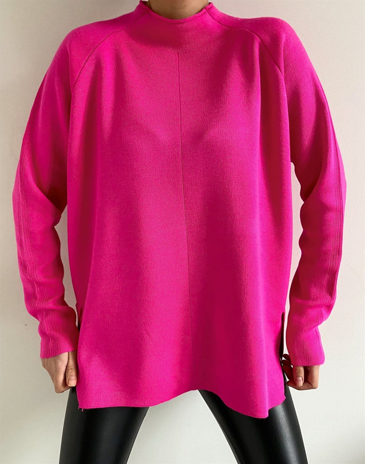 Pembe Yırtmaçlı Triko Kazak