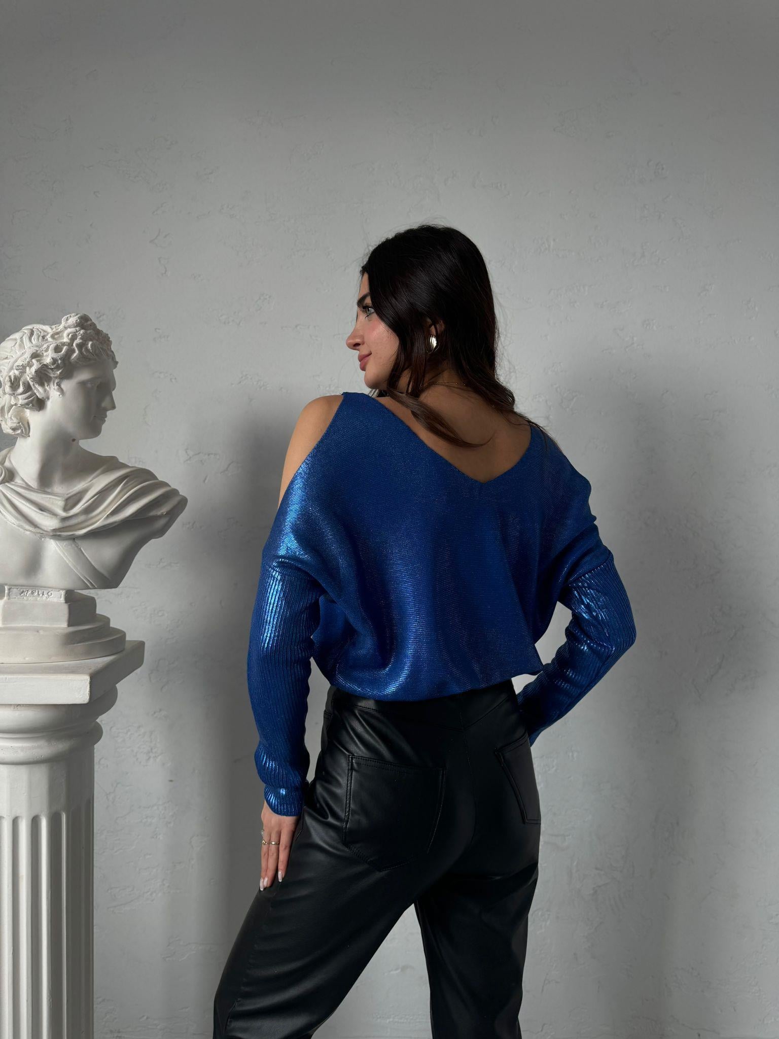 Saks Mavisi Mumlu Kol Detaylı Bluz