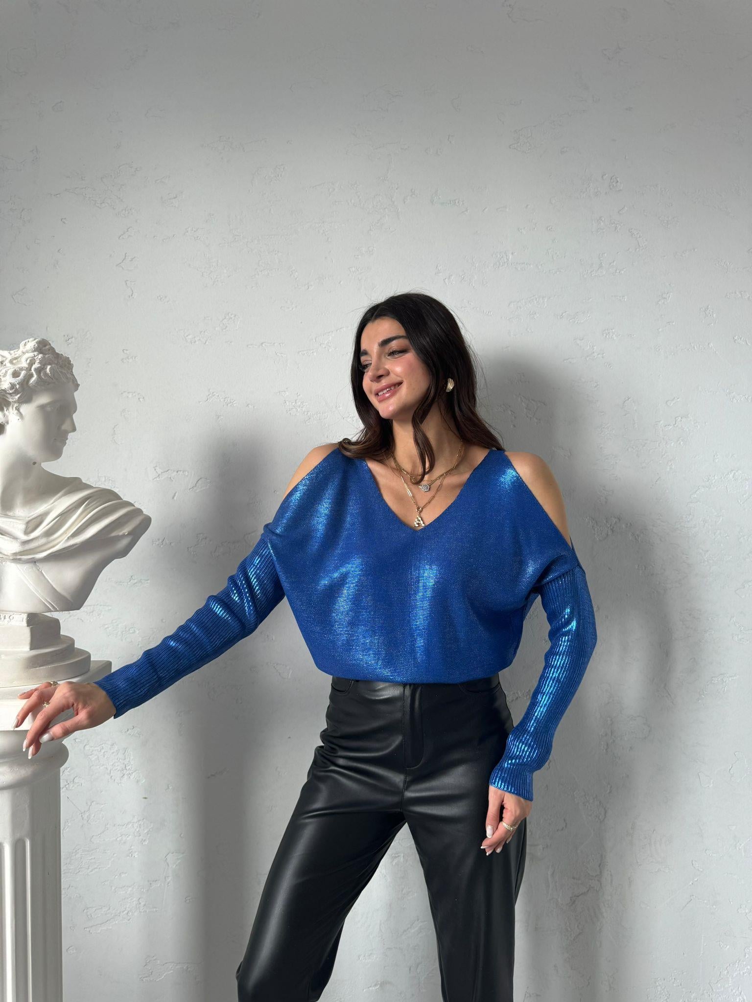 Saks Mavisi Mumlu Kol Detaylı Bluz