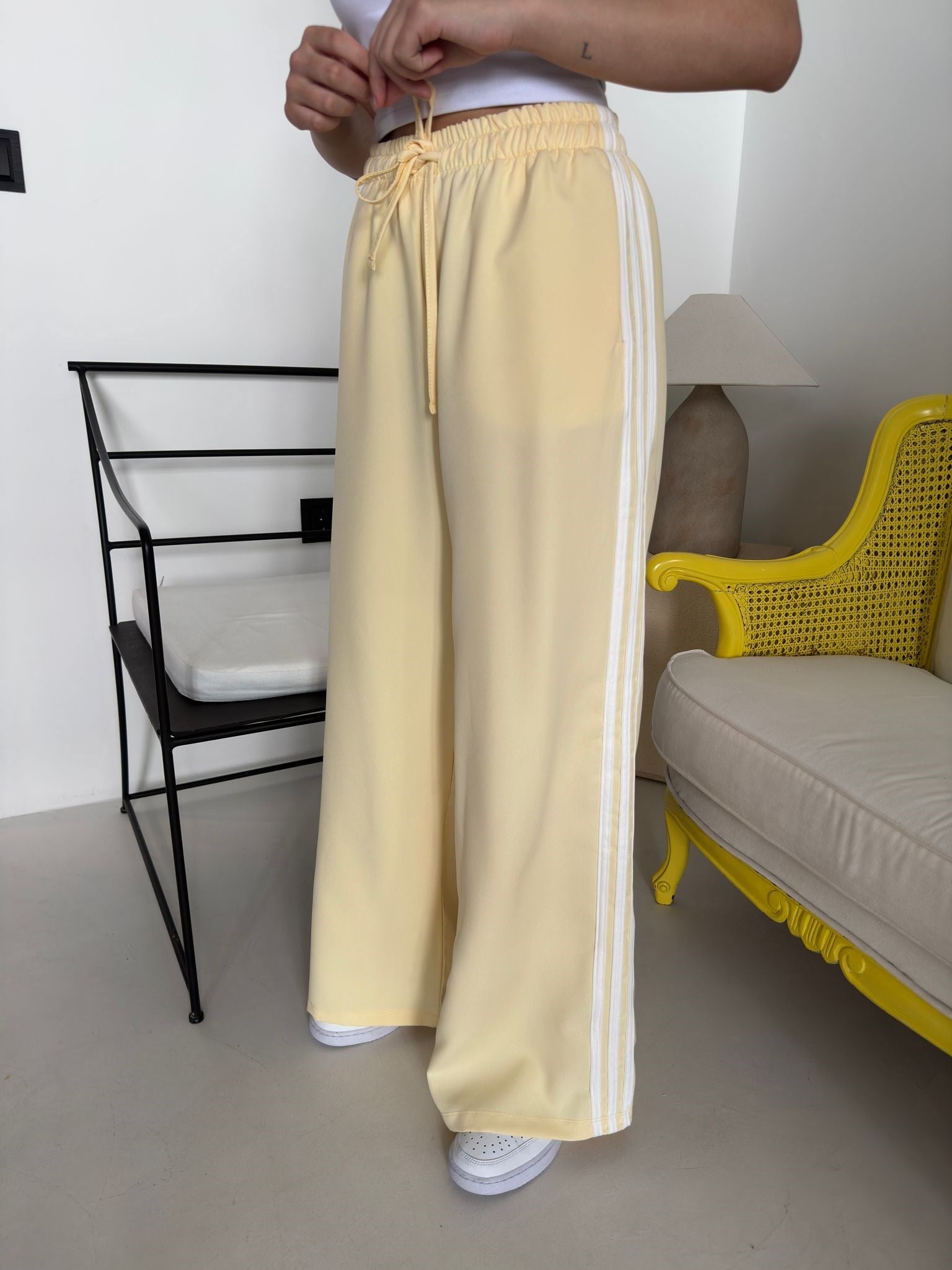 Sarı Beyaz Şeritli Beli Lastikli Pantolon