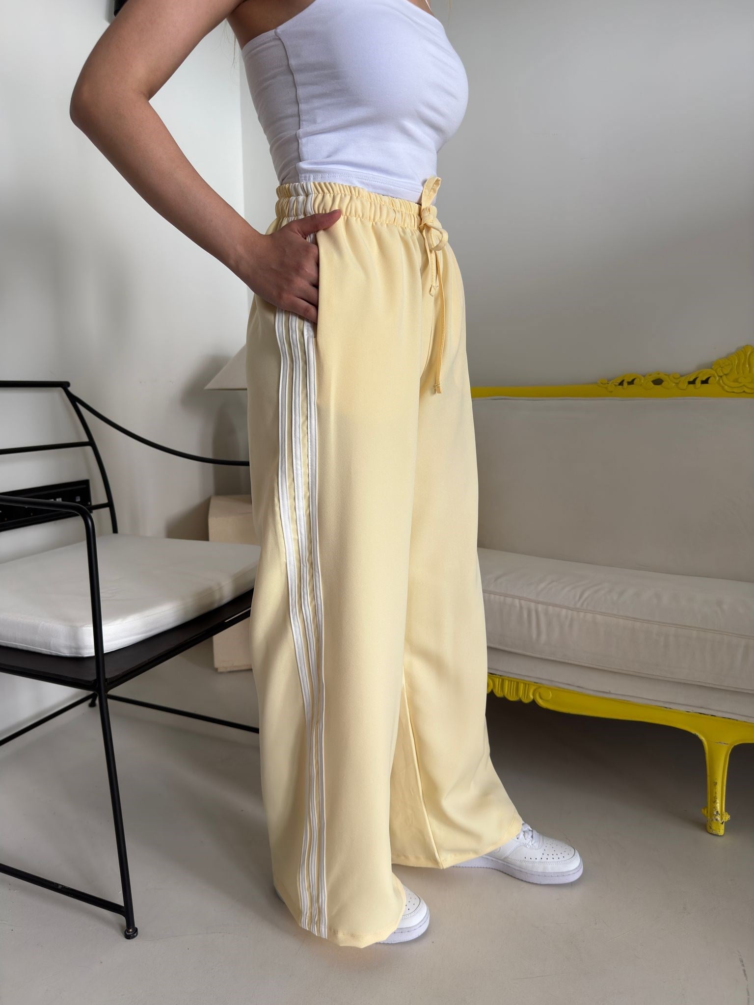 Sarı Beyaz Şeritli Beli Lastikli Pantolon