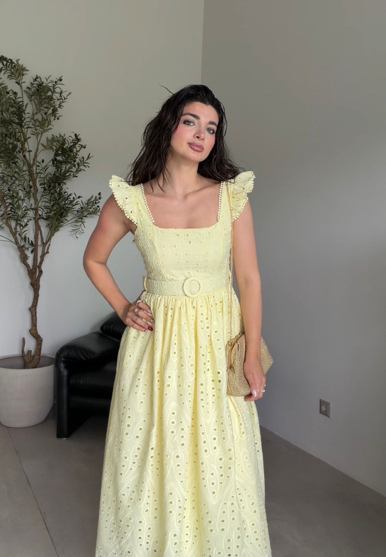Sarı Kemerli Brodeli Elbise