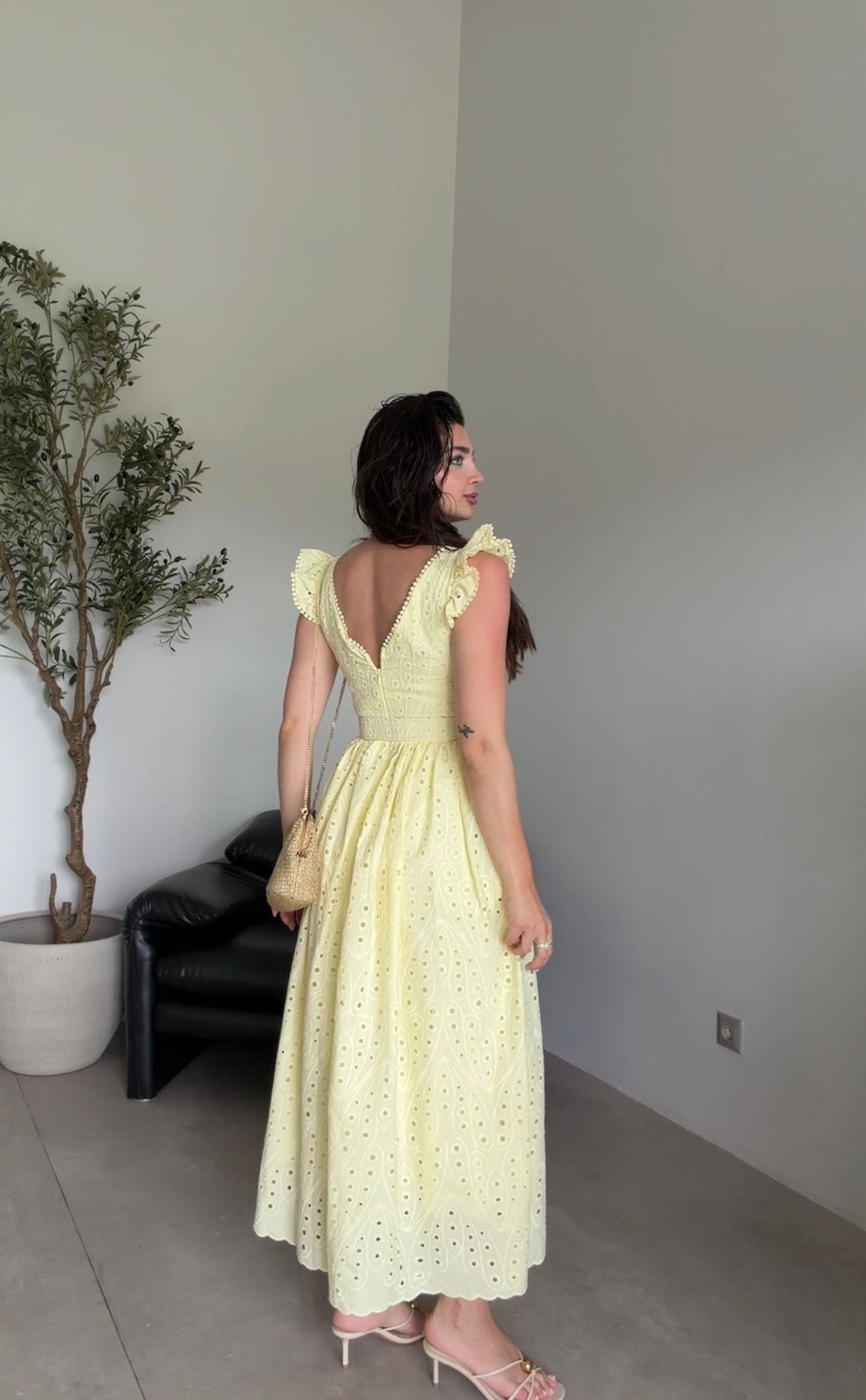 Sarı Kemerli Brodeli Elbise