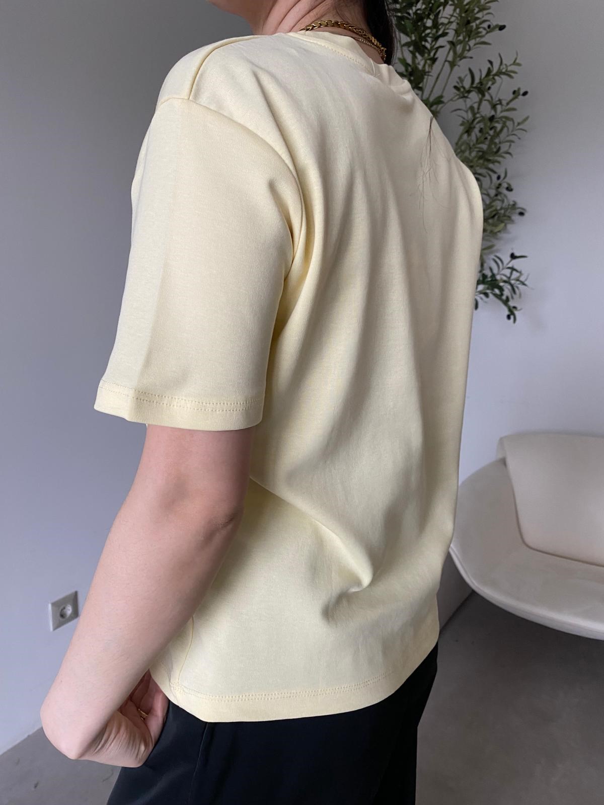 Sarı Yazılı Basic Tişört