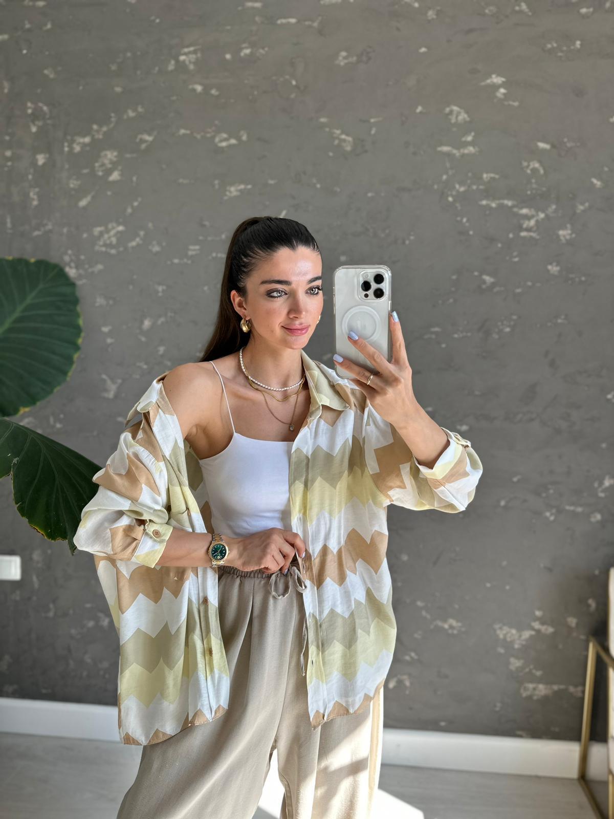 Sarı Zigzag Desenli Omzu Düşük Gömlek