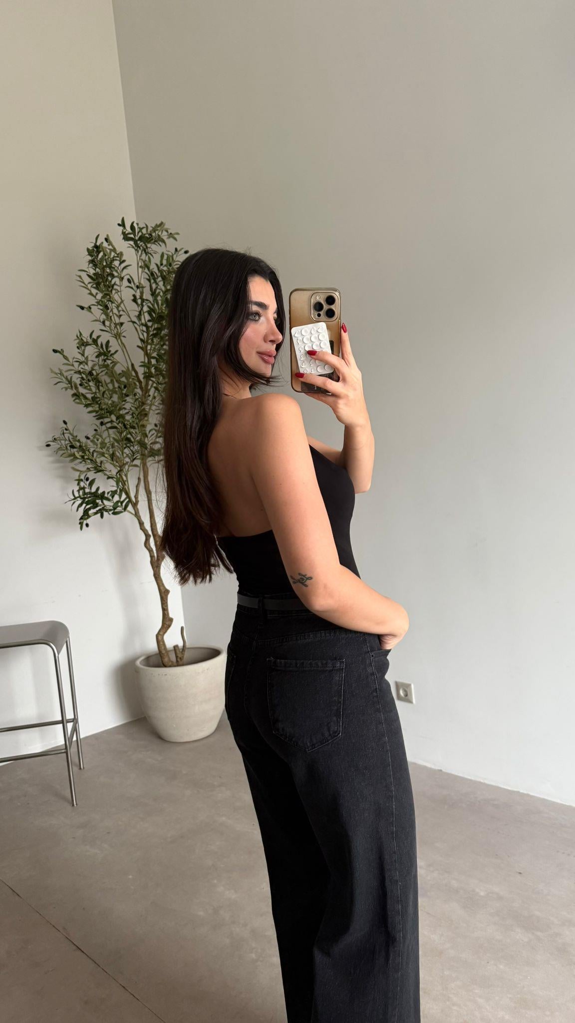 Siyah Aksesuarlı Bodysuit