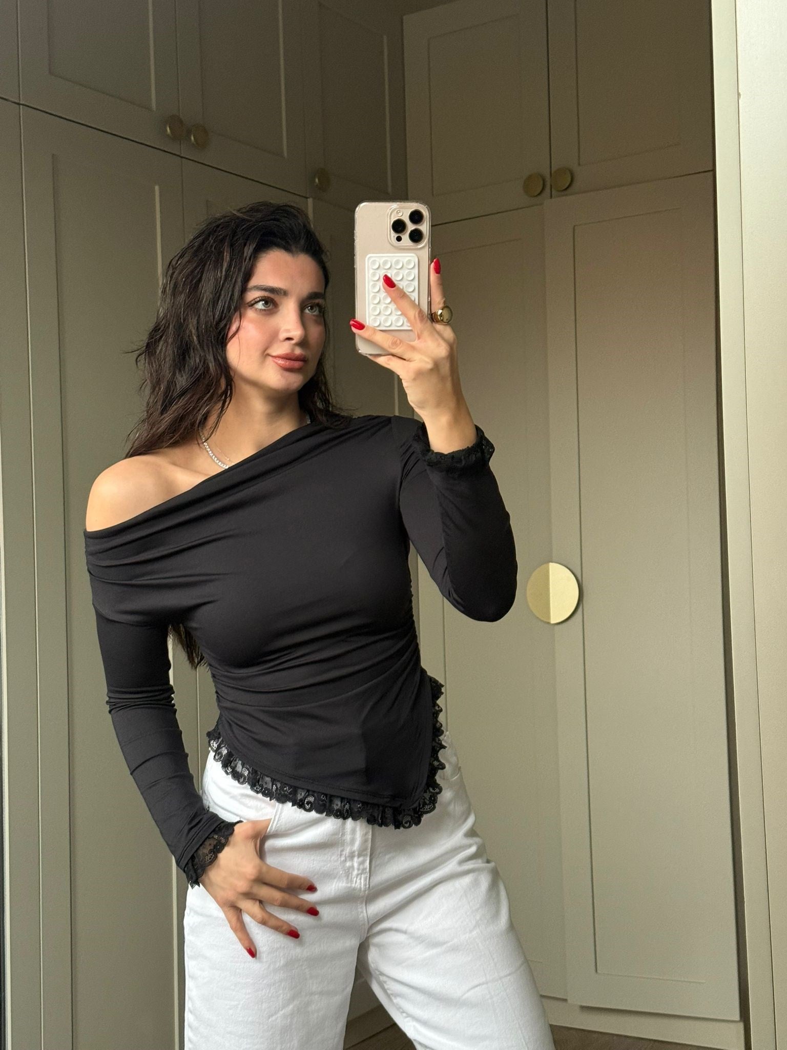 Siyah Asimetrik Kesim Dantelli Likralı Bluz