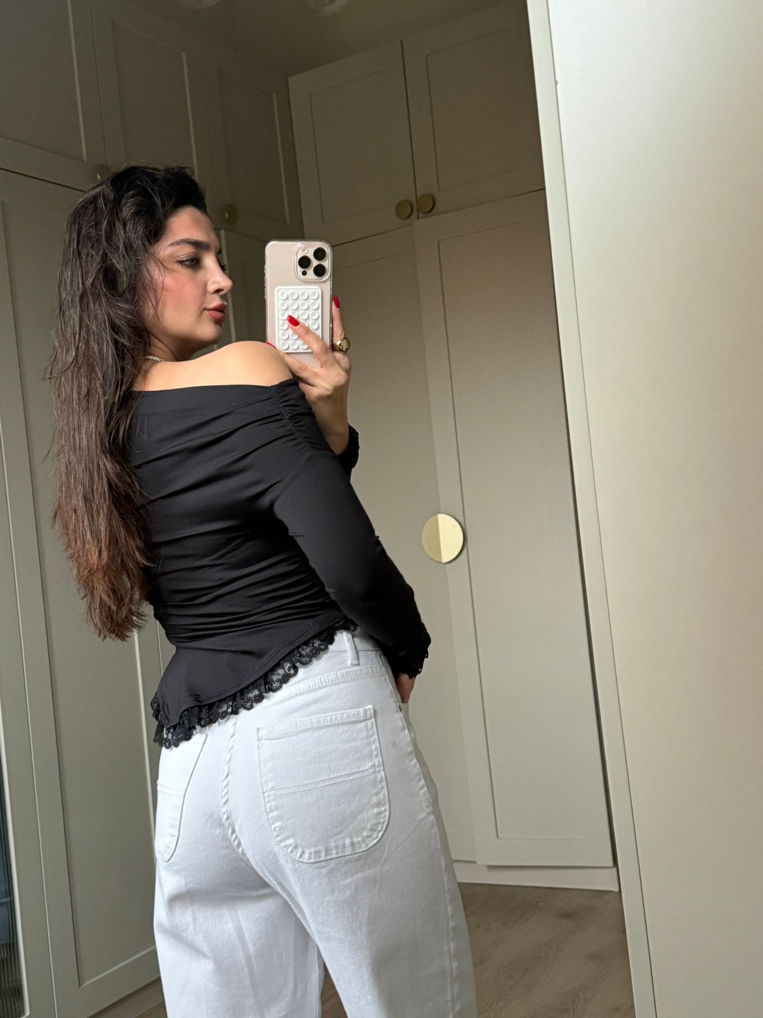 Siyah Asimetrik Kesim Dantelli Likralı Bluz