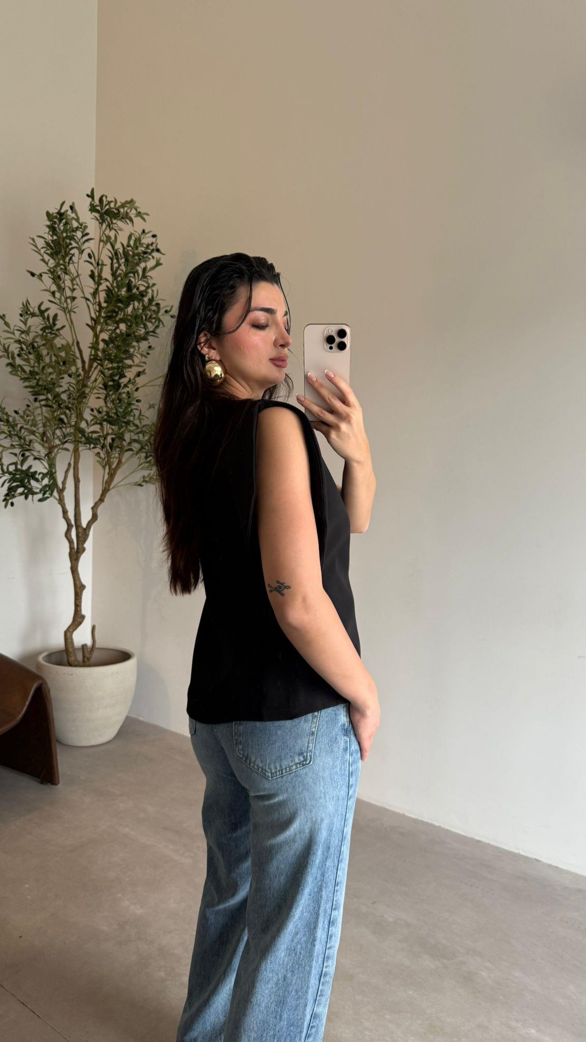 Siyah Asimetrik Kesim Tasarım Bluz