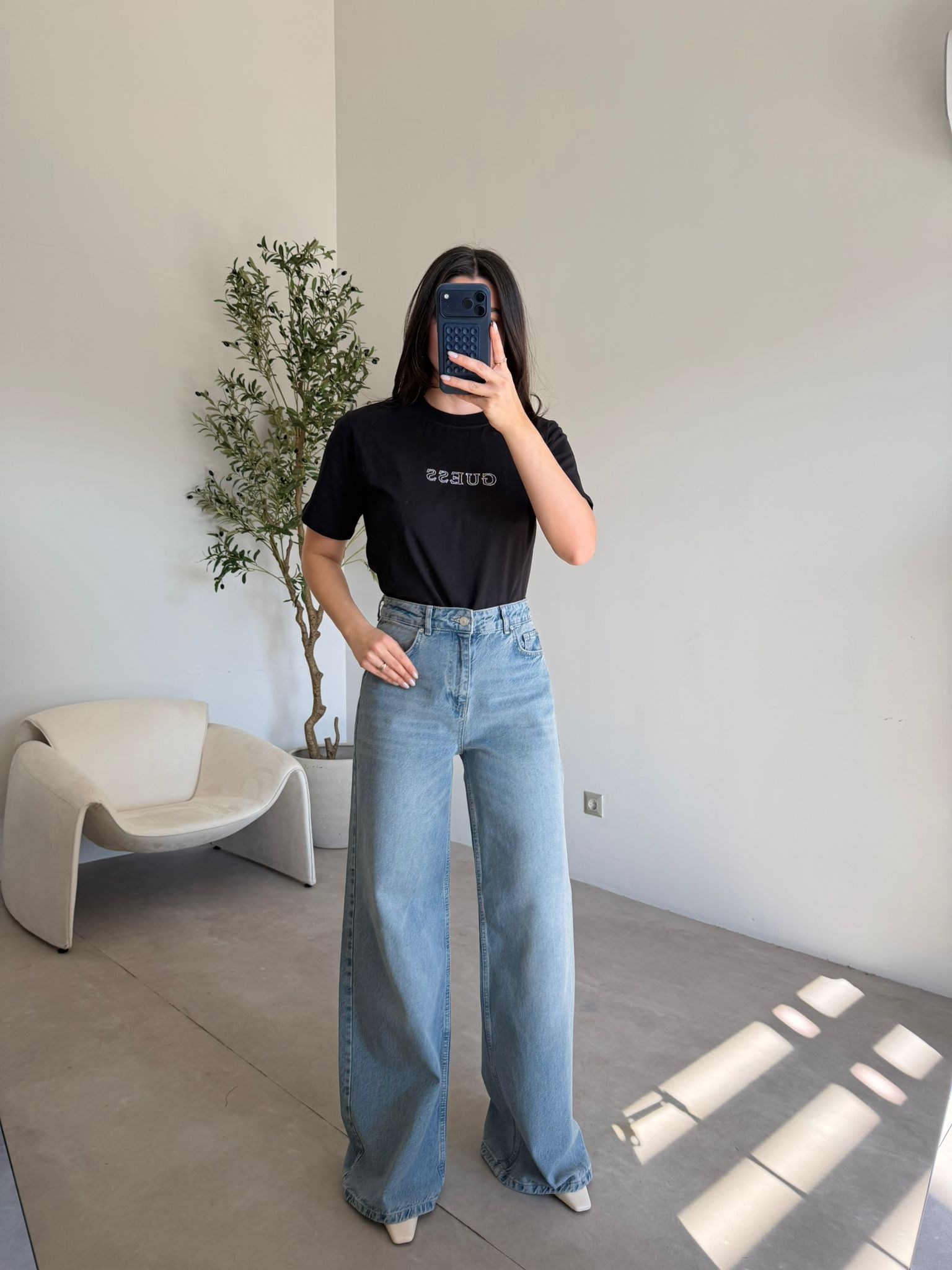 Siyah Basic Yaka Taşlı Tişört