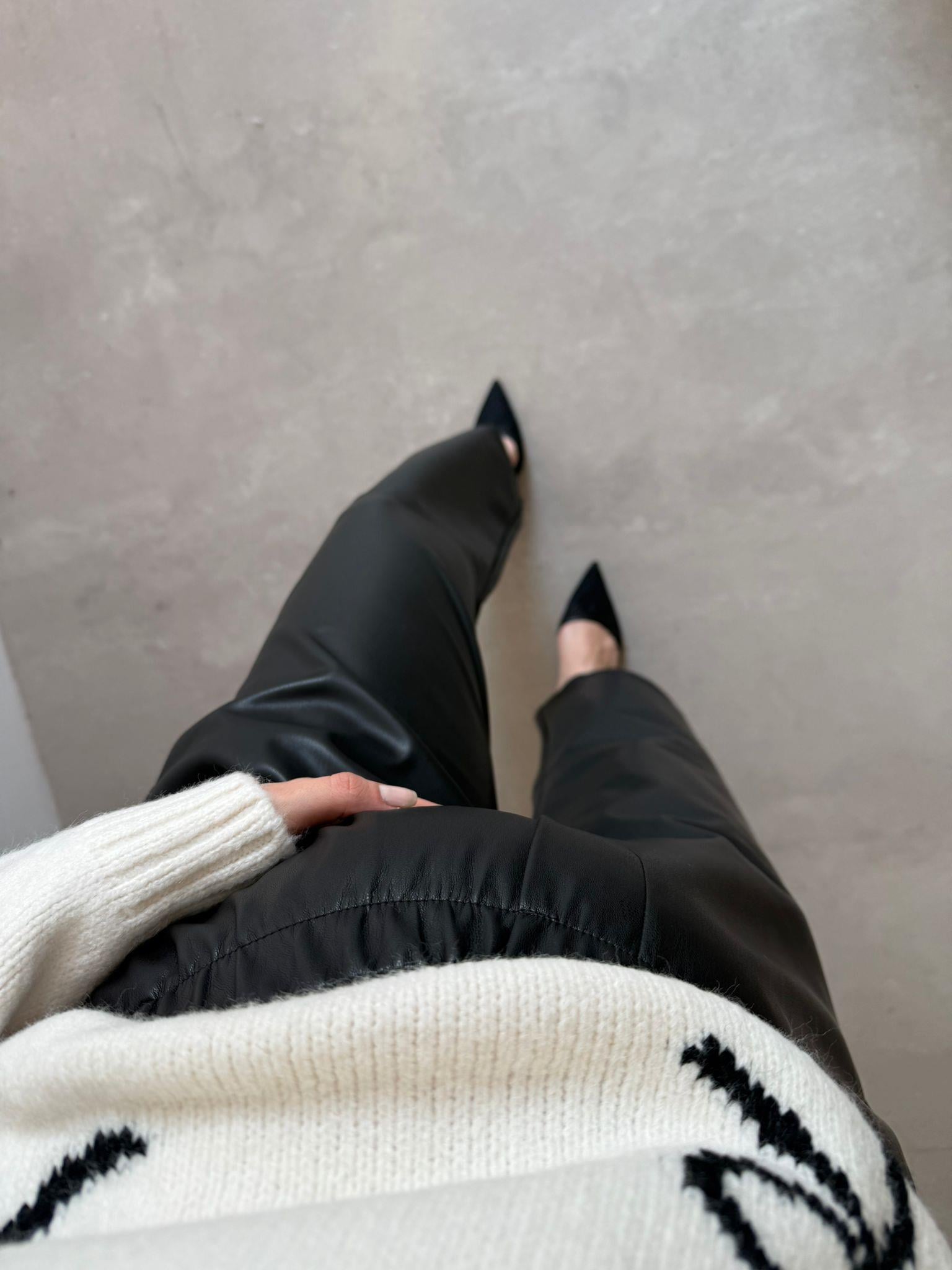 Siyah Beli Lastikli Deri Pantolon