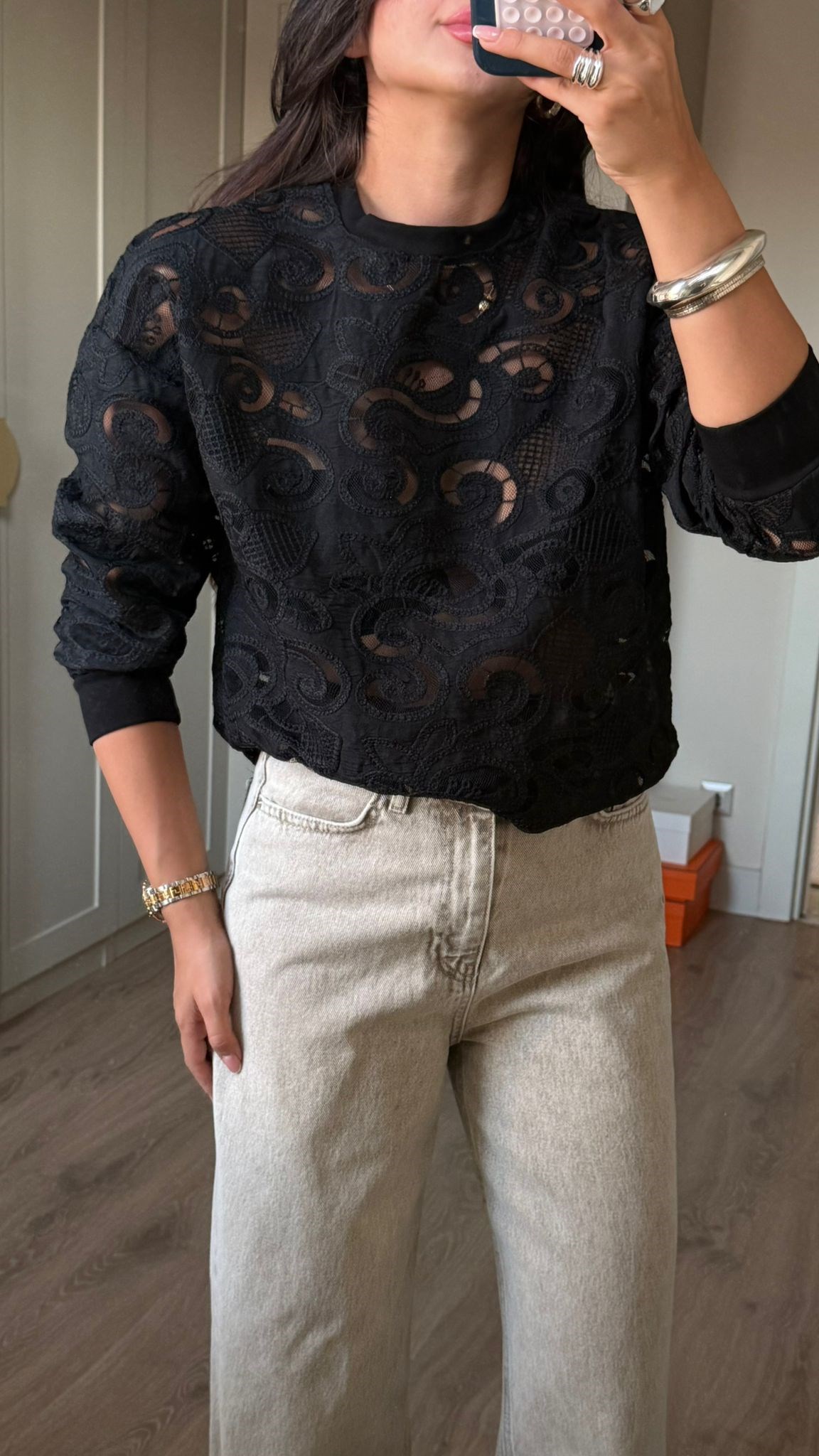Siyah Bisiklet Yaka Dantelli Sweat