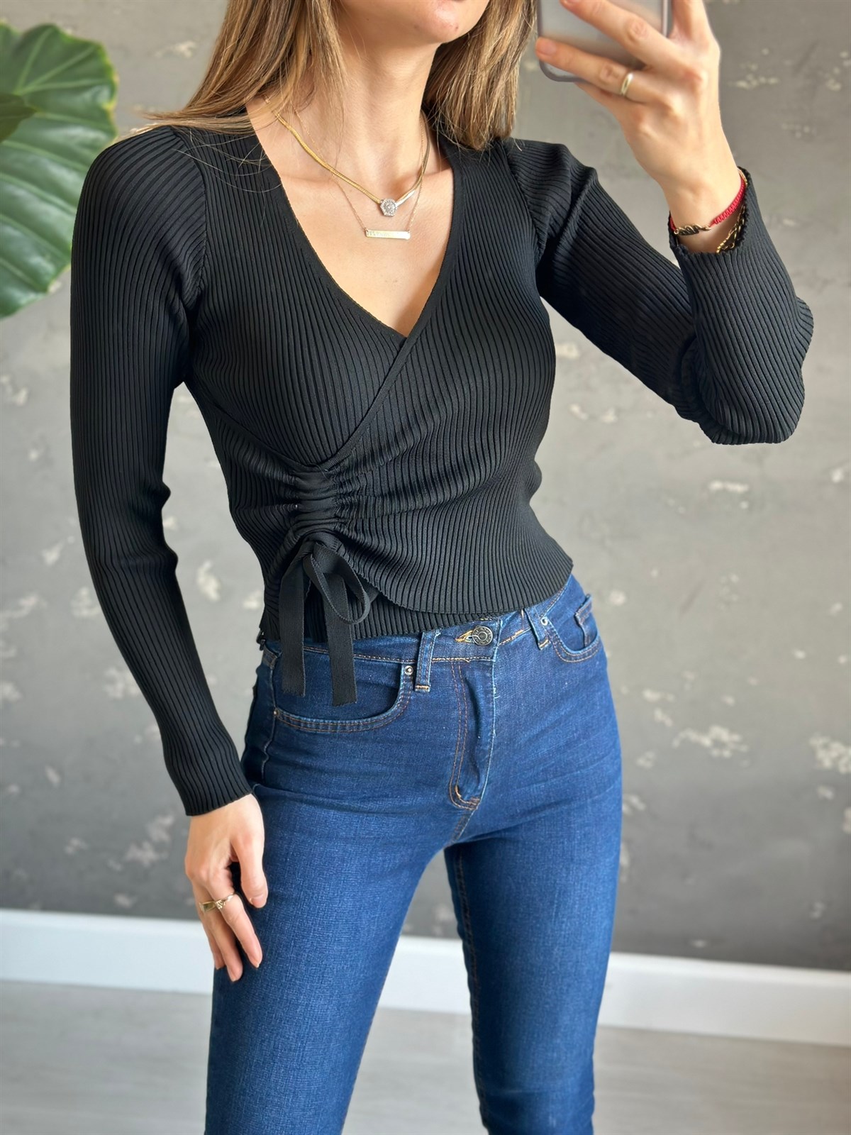 Siyah Büzgülü İp Detaylı Triko Bluz