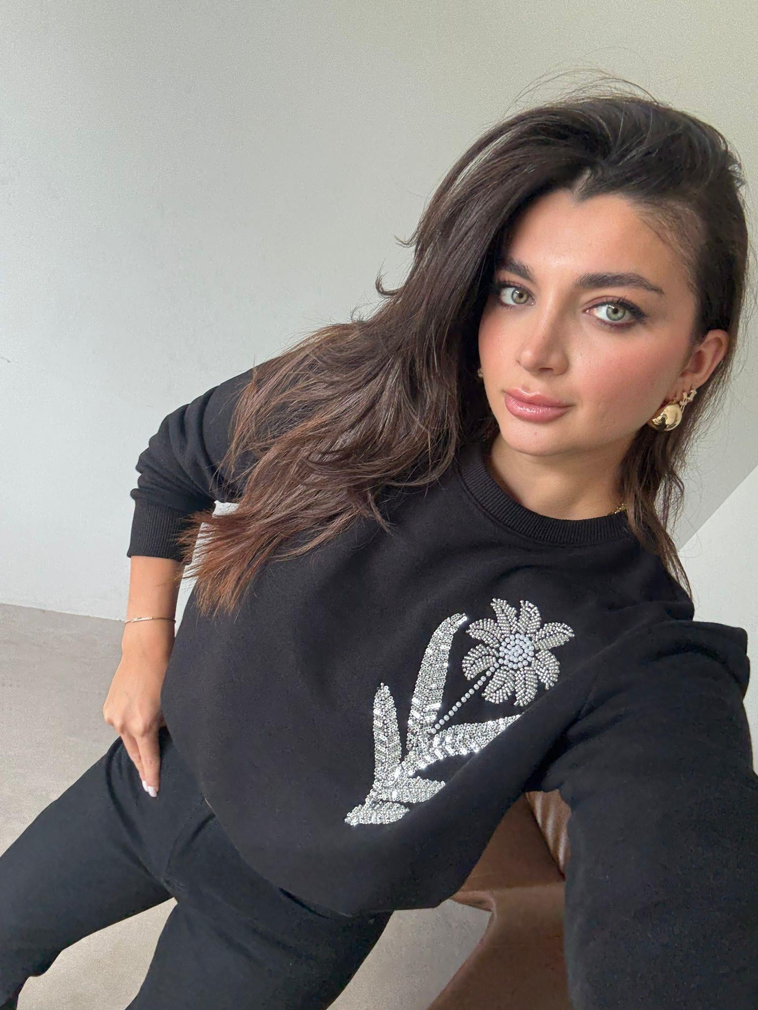 Siyah Çiçek İşlemeli Sweat
