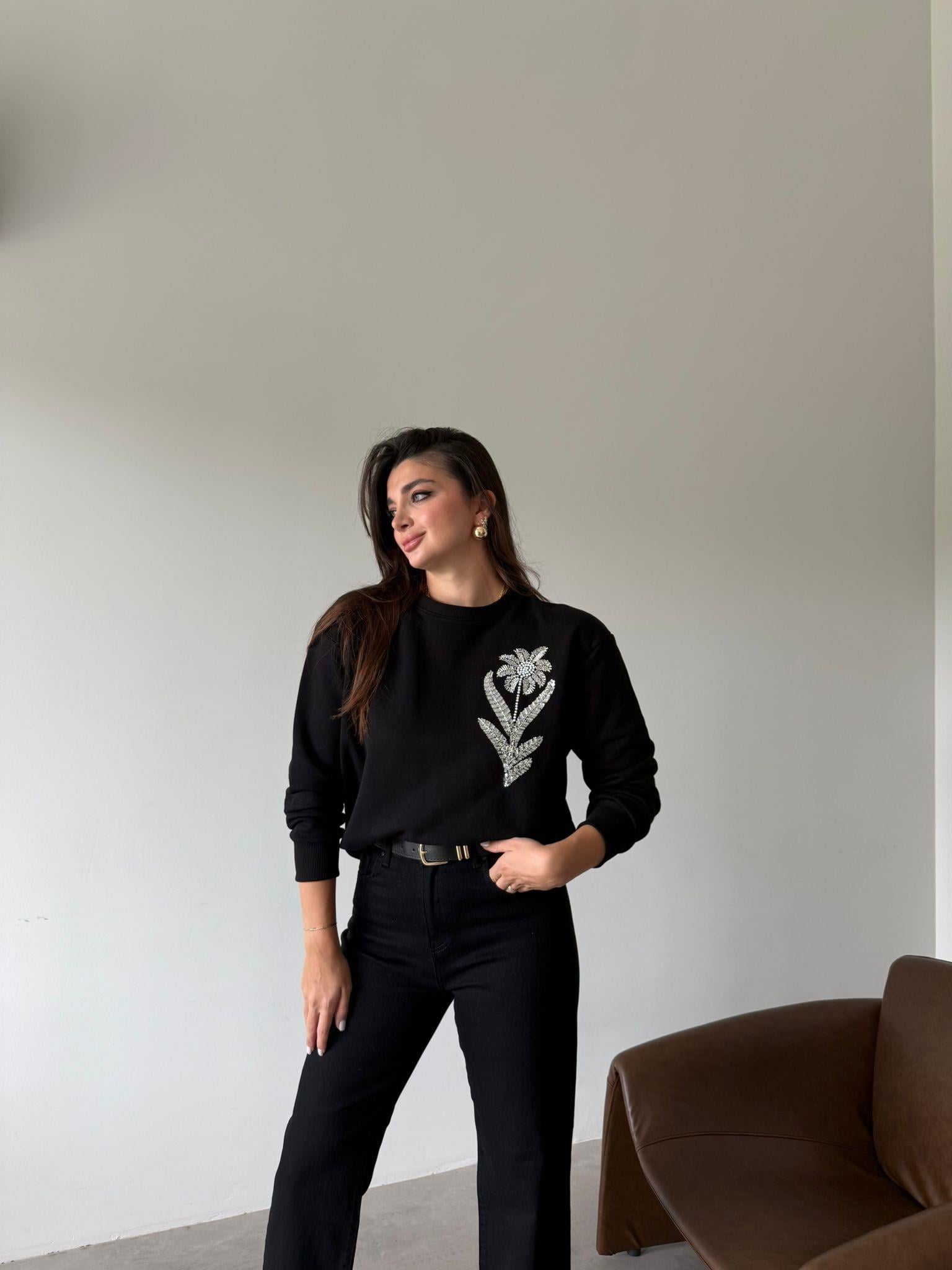 Siyah Çiçek İşlemeli Sweat