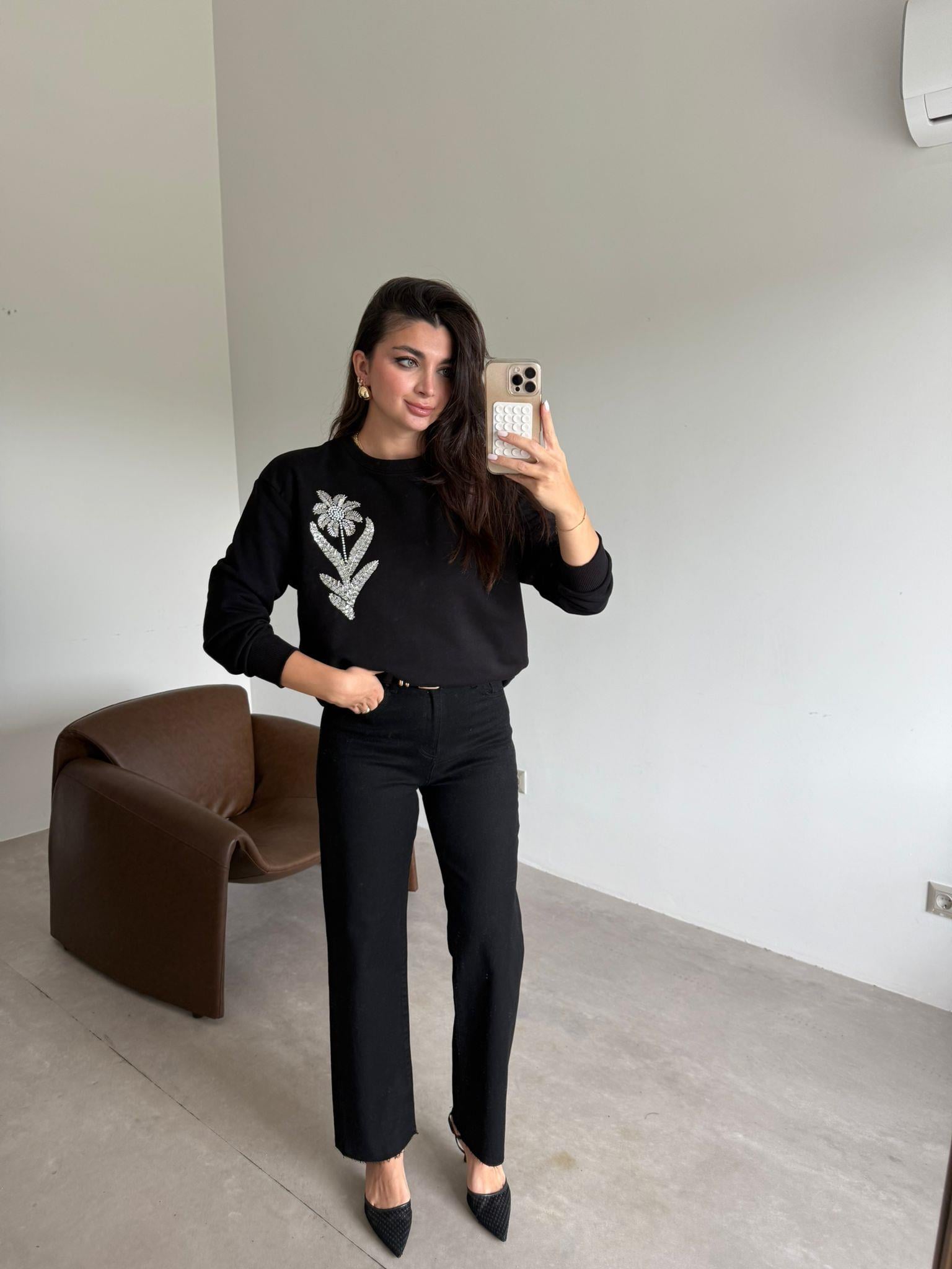 Siyah Çiçek İşlemeli Sweat