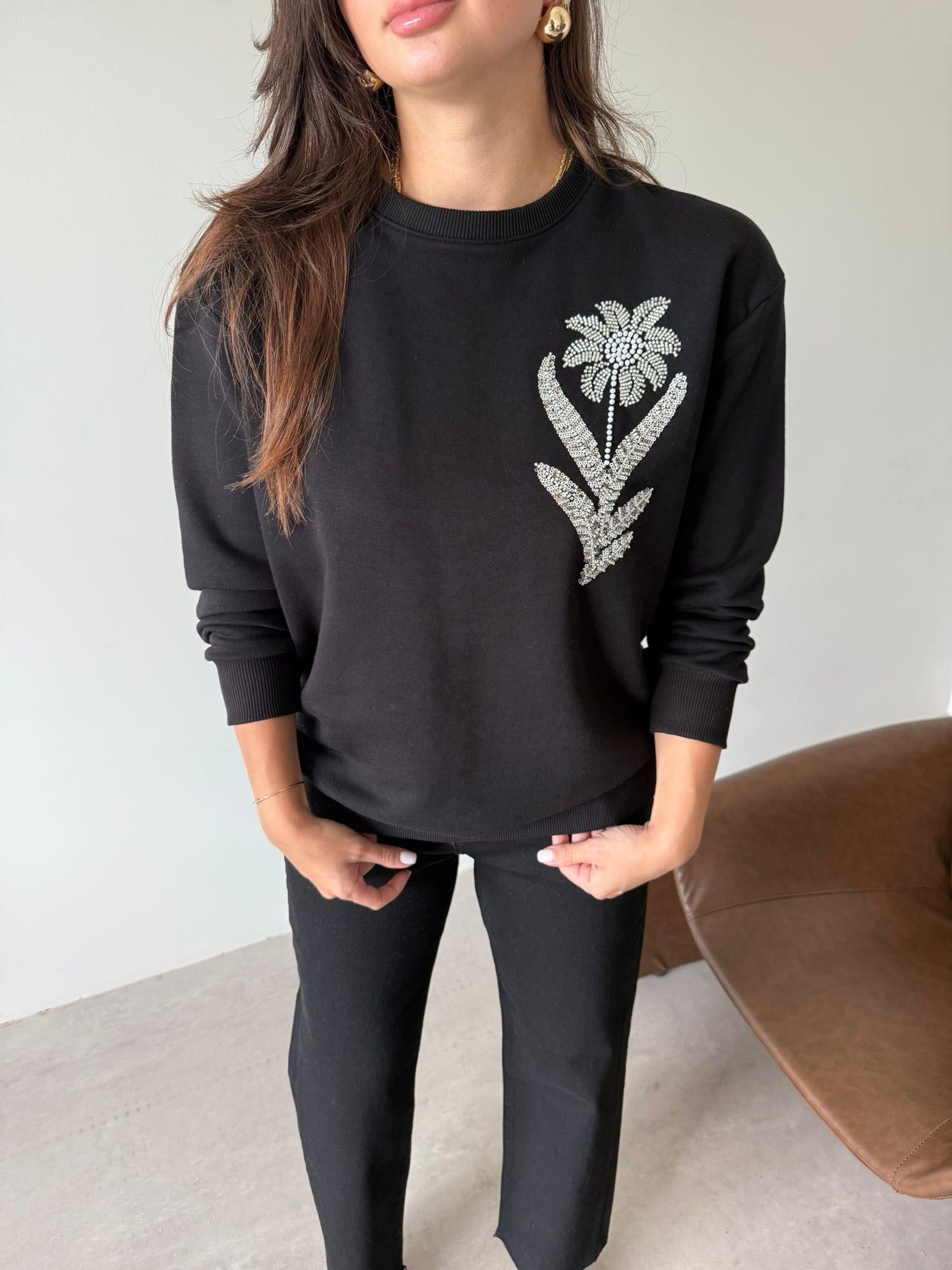 Siyah Çiçek İşlemeli Sweat