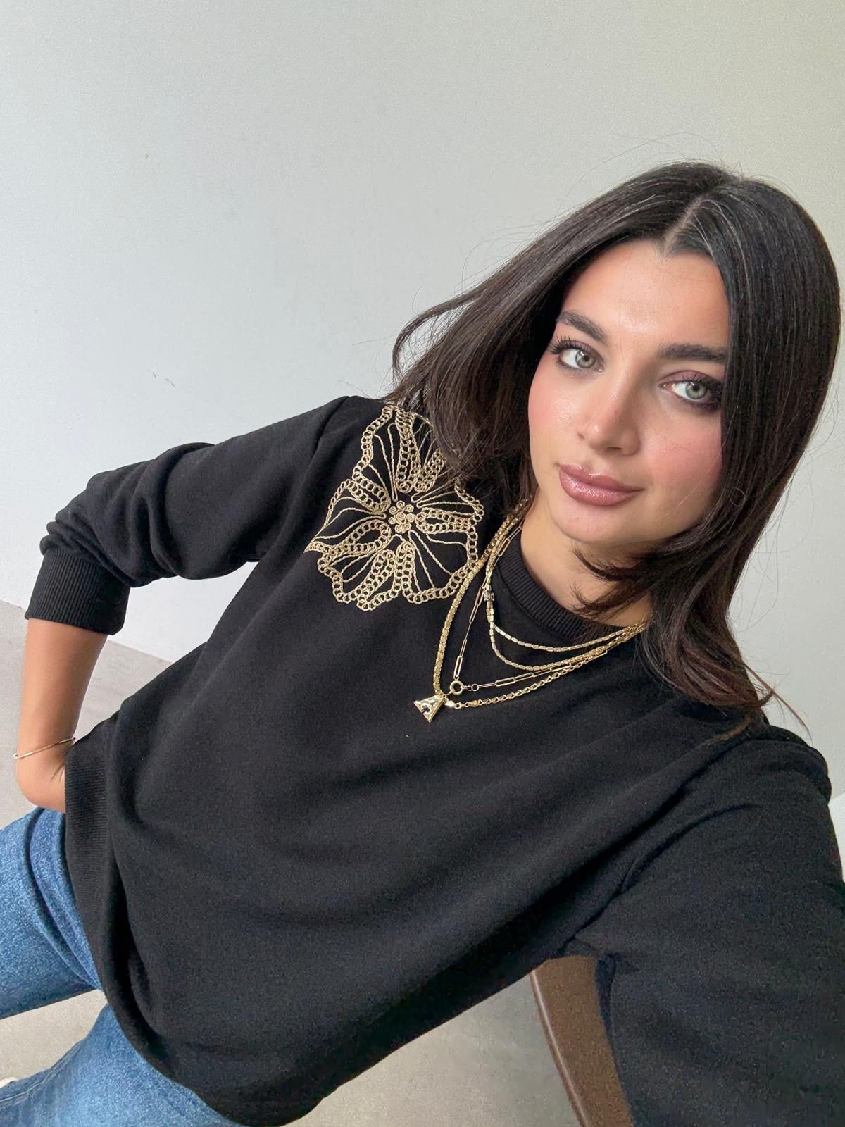 Siyah Çiçek Nakışlı Basic Sweat 