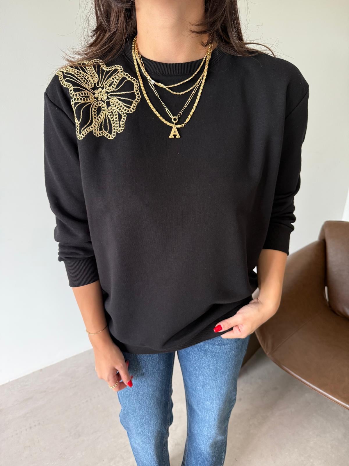 Siyah Çiçek Nakışlı Basic Sweat 