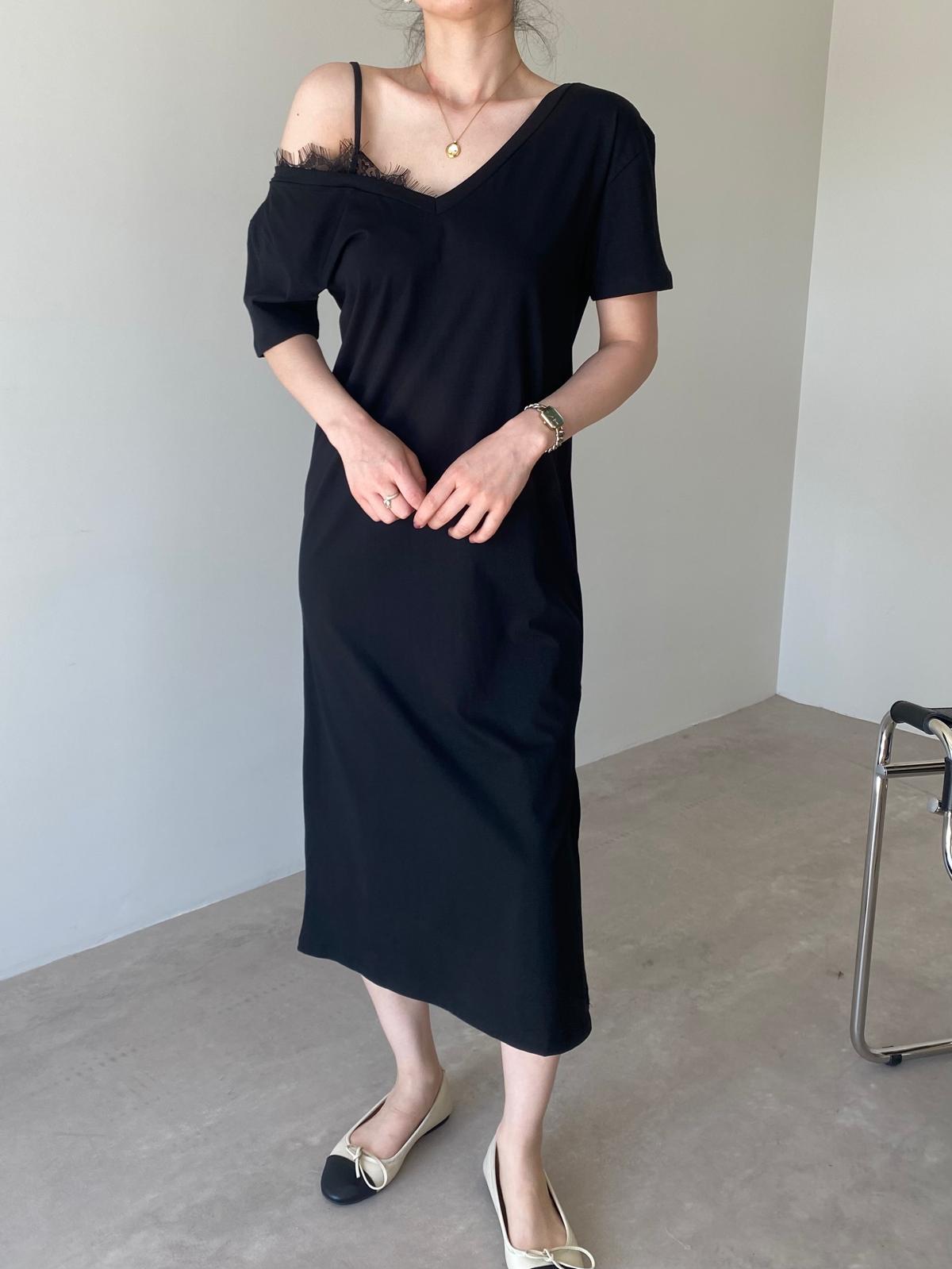 Siyah Dantel Detaylı V Yaka Elbise