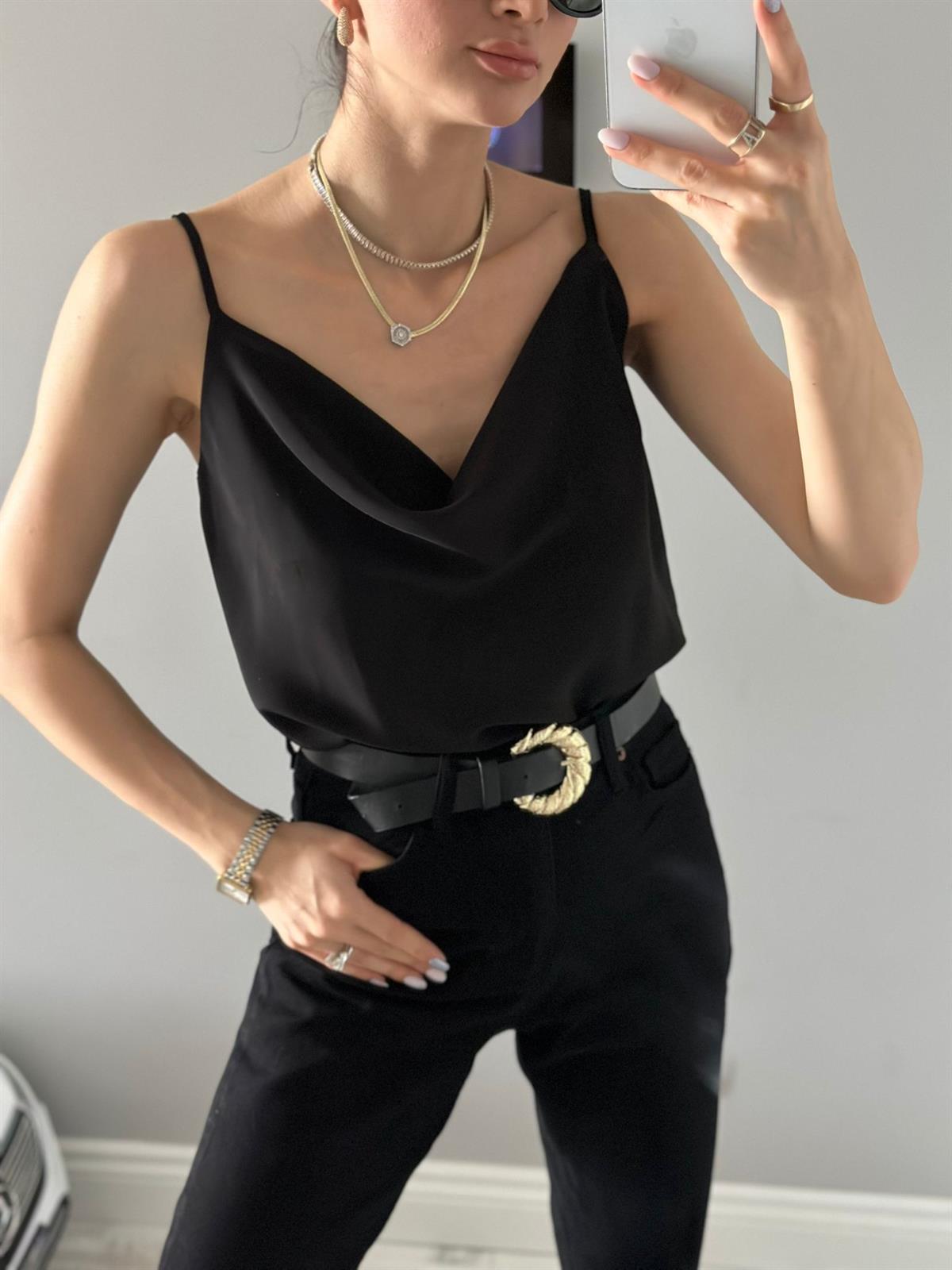 Siyah Degaje Yaka Askılı Bluz