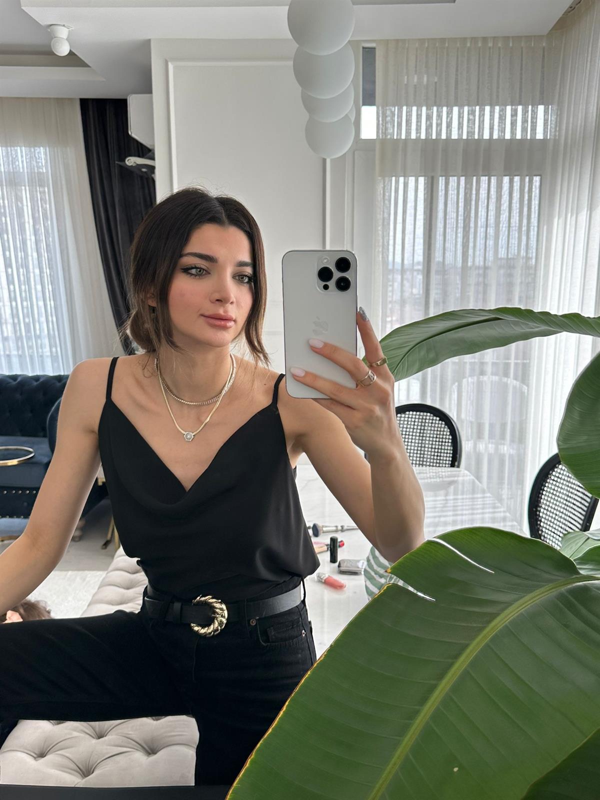 Siyah Degaje Yaka Askılı Bluz