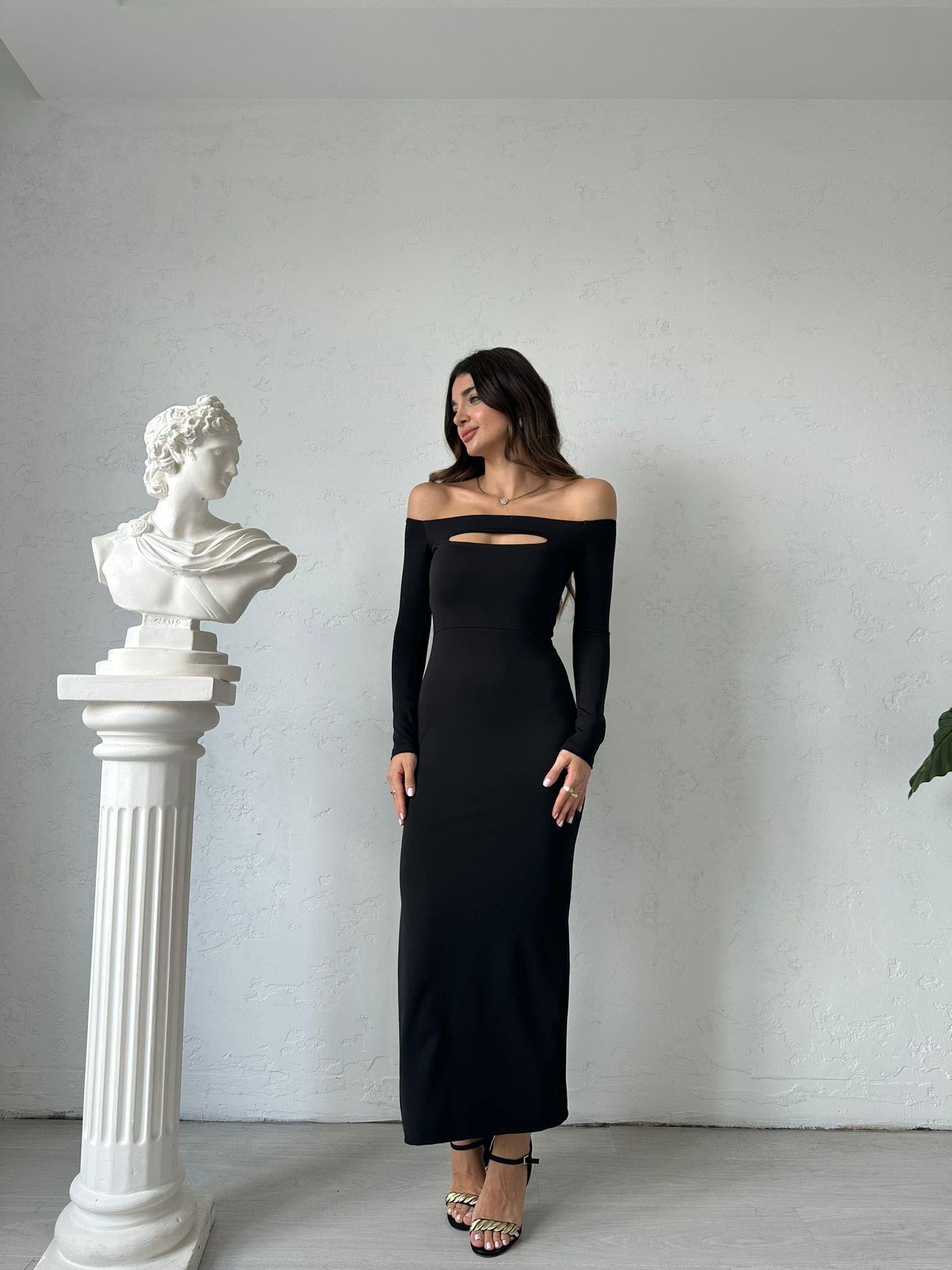 Siyah Dekolteli Loren Elbise