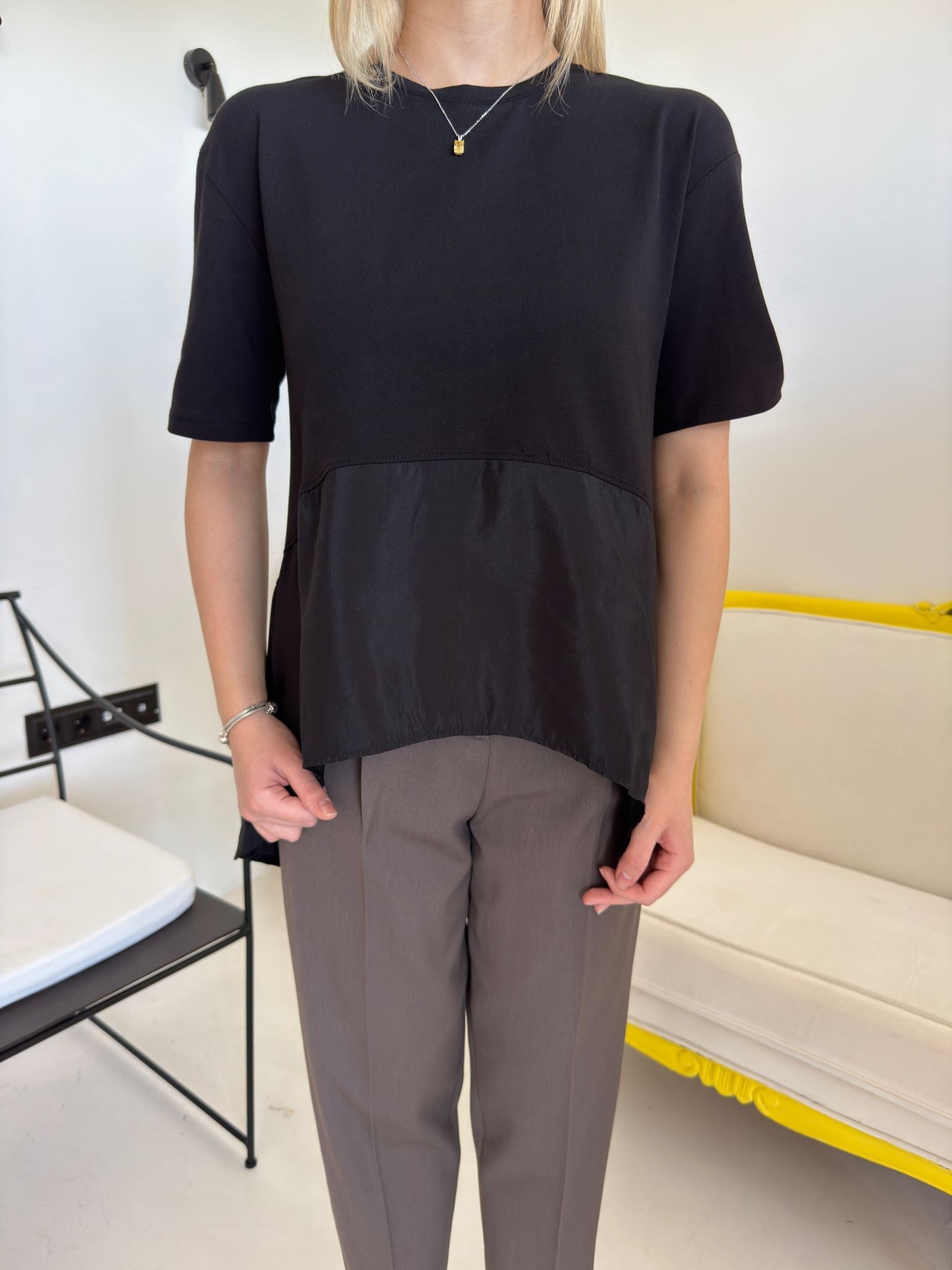 Siyah Dikiş Detaylı Oversize Tişört