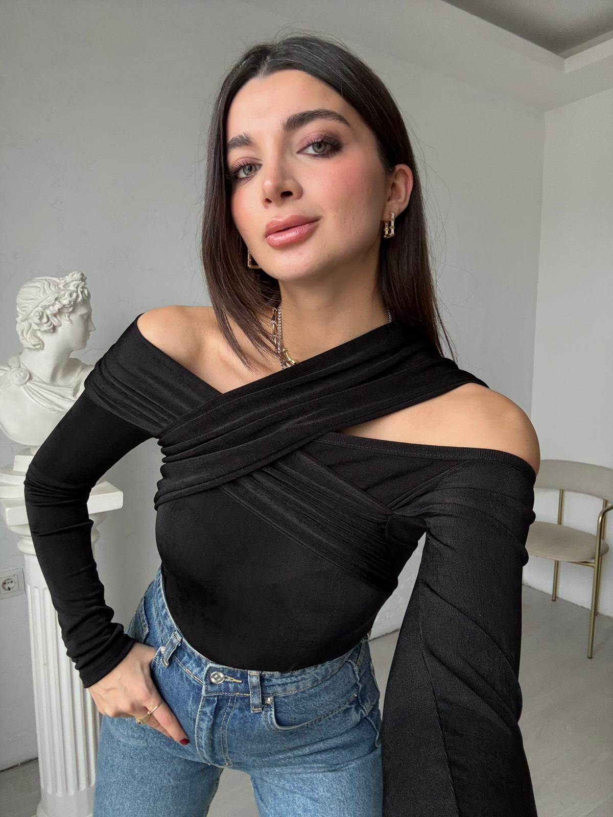 Siyah Drape Detaylı Tasarım Bluz