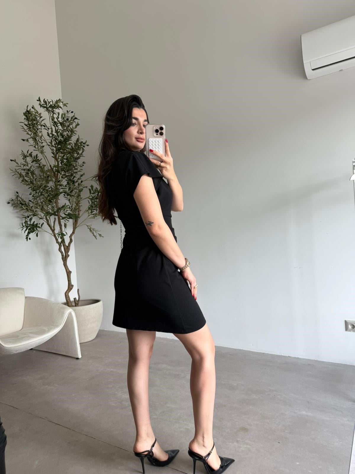 Siyah Drapeli Kısa Kol Elbise