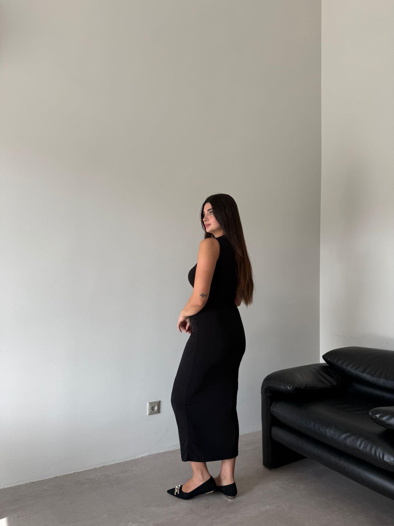 Siyah Drapeli Omuz Detaylı Elbise